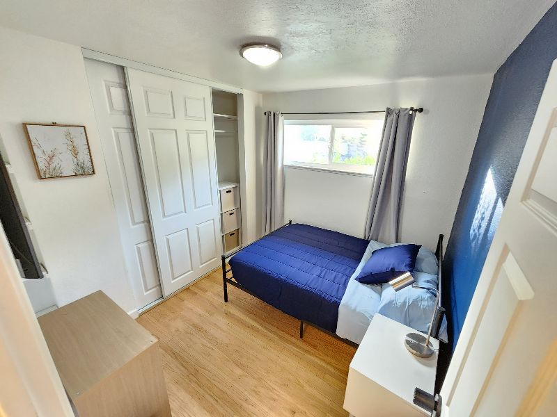 Live & Work Comfortably - Private Room with Shared Bath