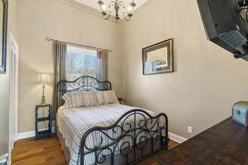 Secluded Madison Guesthouse - Sugar Berry Suite