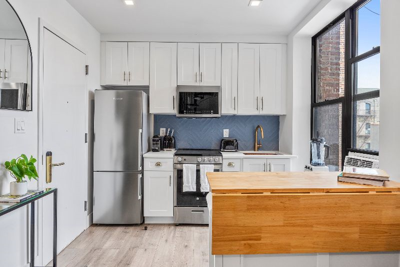 The Bedford Lofts | 2 BR | 2 BA | Roku TVs | Laundry - Photo 2