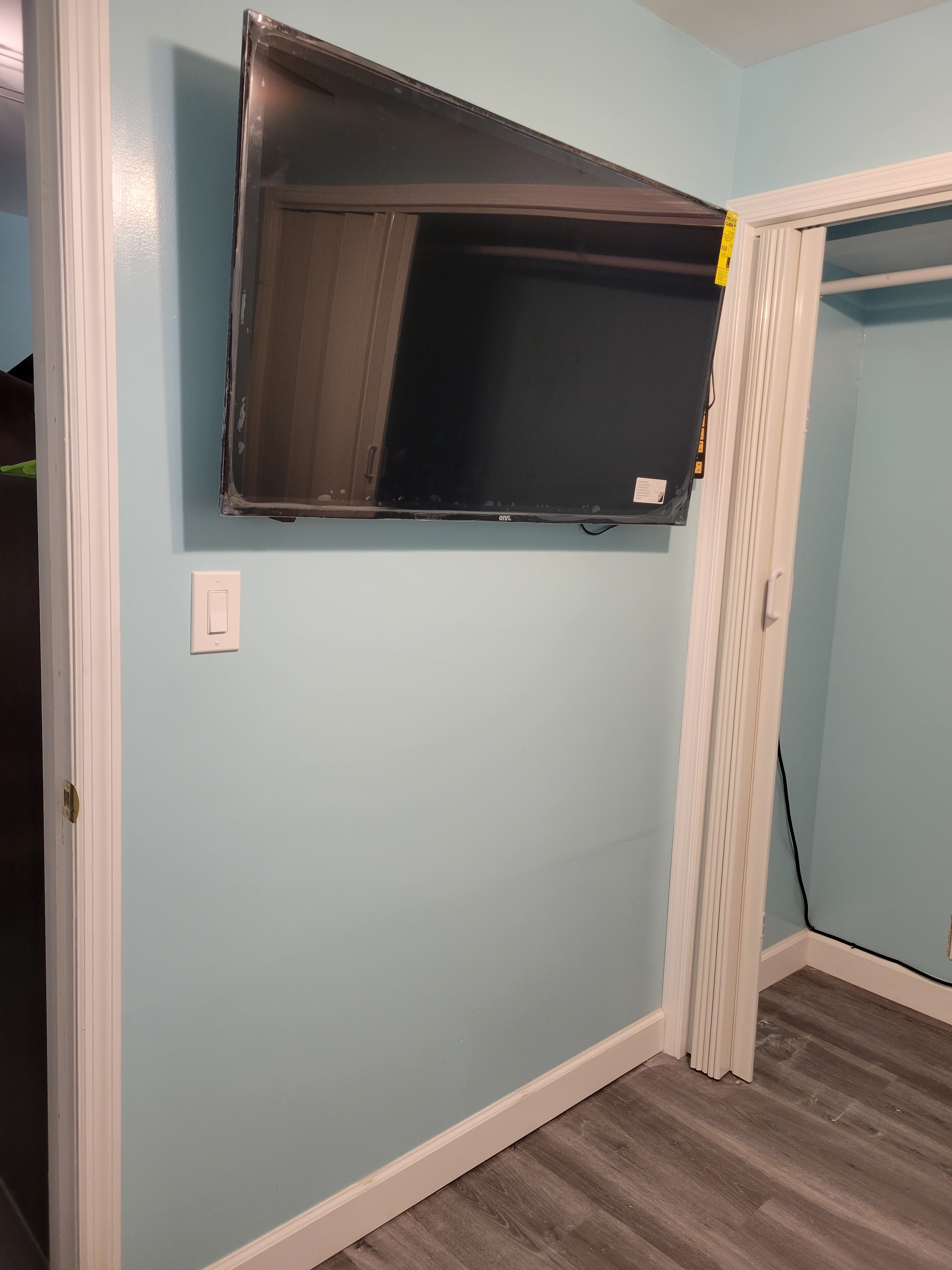 Four room efficiency apartment - Photo 3