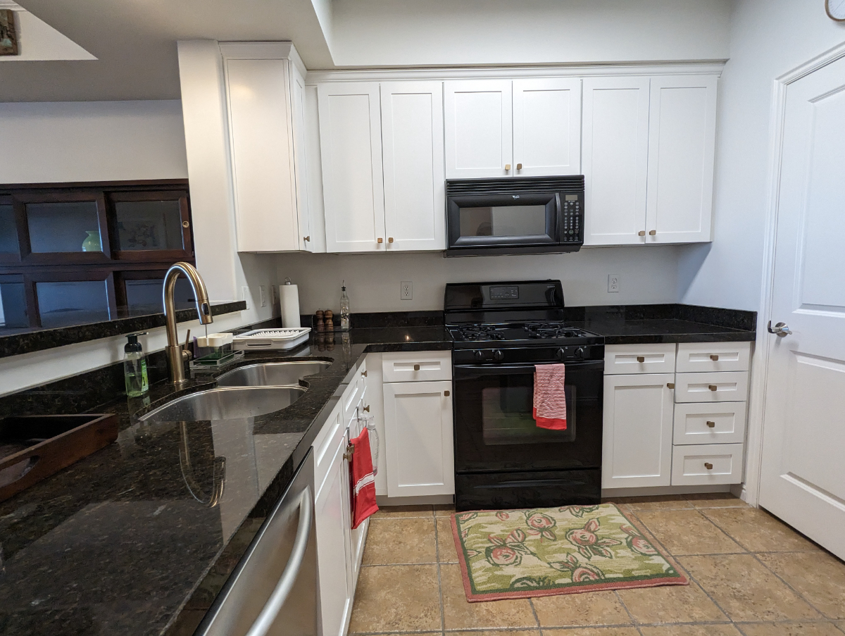 Luxury Penthouse Condo For Rent - Photo 7