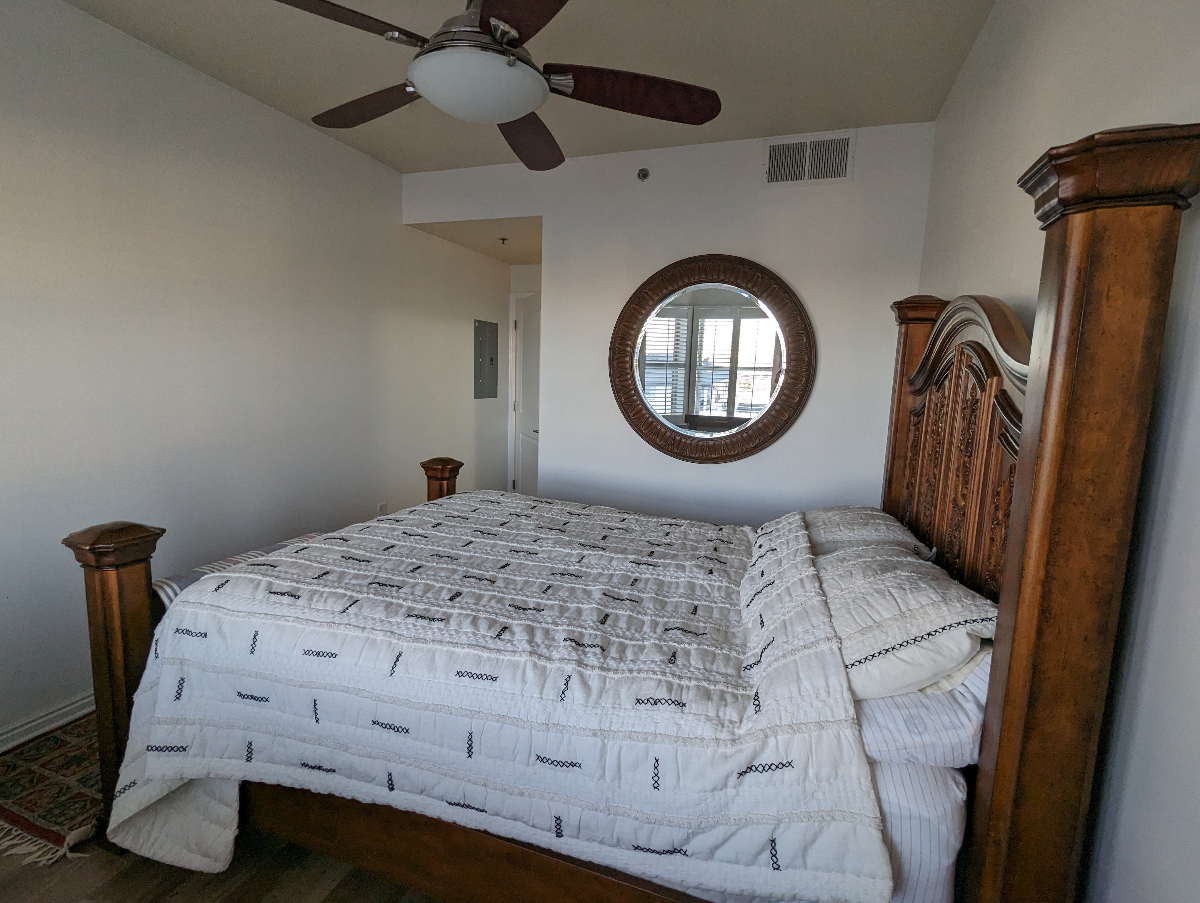 Luxury Penthouse Condo For Rent - Photo 6
