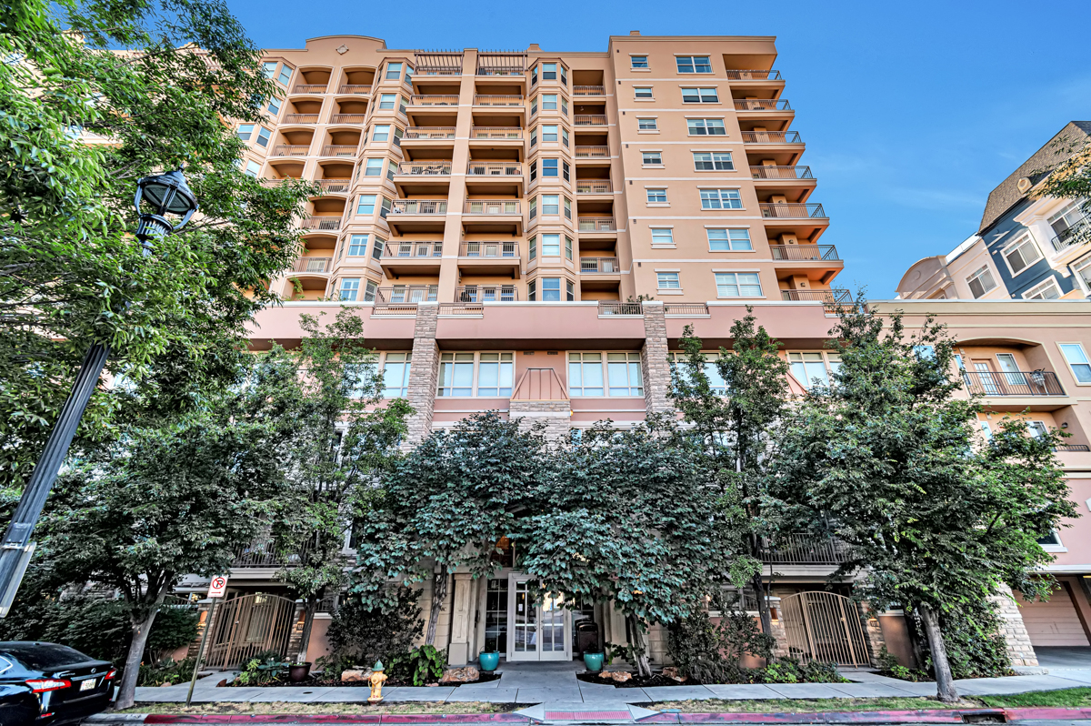 Luxury Penthouse Condo For Rent