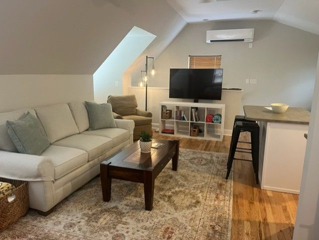 Detached Garage Apartment - Photo 2