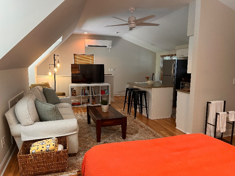 Detached Garage Apartment - Photo 8