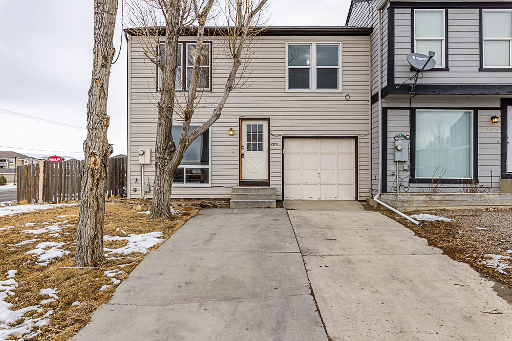3 Bedroom 2 Bathroom Townhome with 1 Car Attached Garage - Photo 1