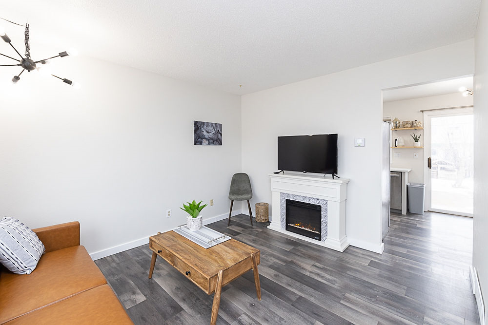 3 Bedroom 2 Bathroom Townhome with 1 Car Attached Garage - Photo 2