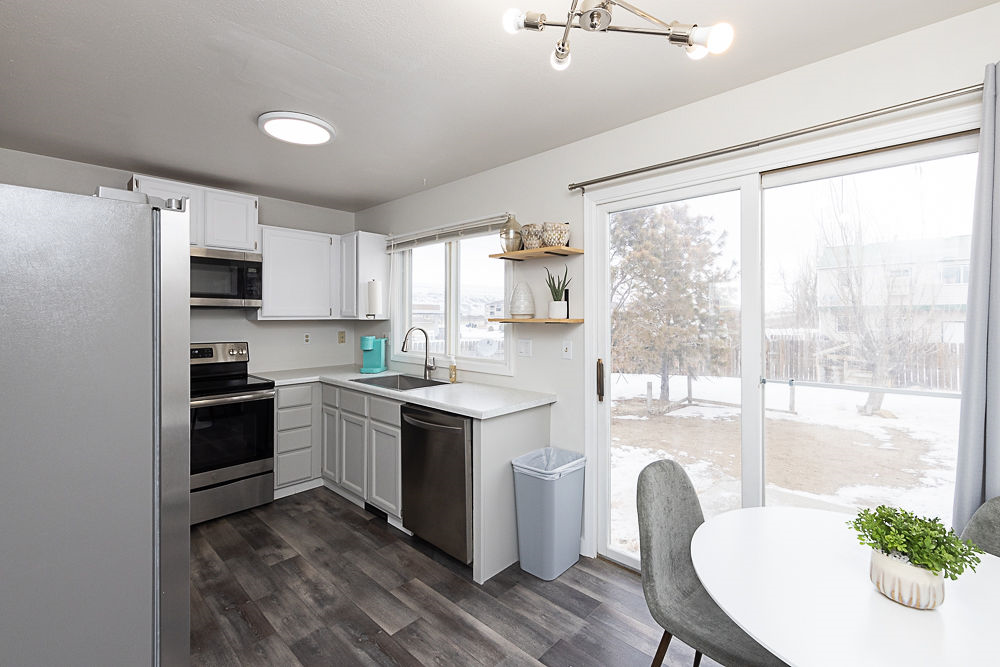 3 Bedroom 2 Bathroom Townhome with 1 Car Attached Garage - Photo 6