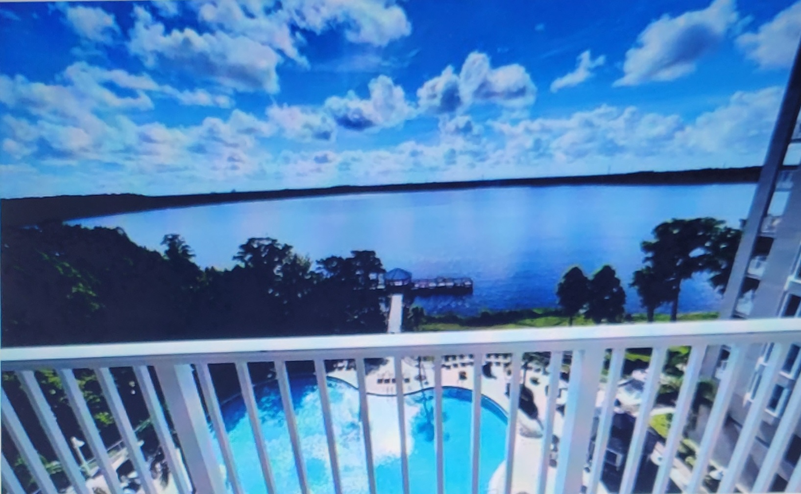 Tropical Lakefront Condo, 1 mile from Disney Springs