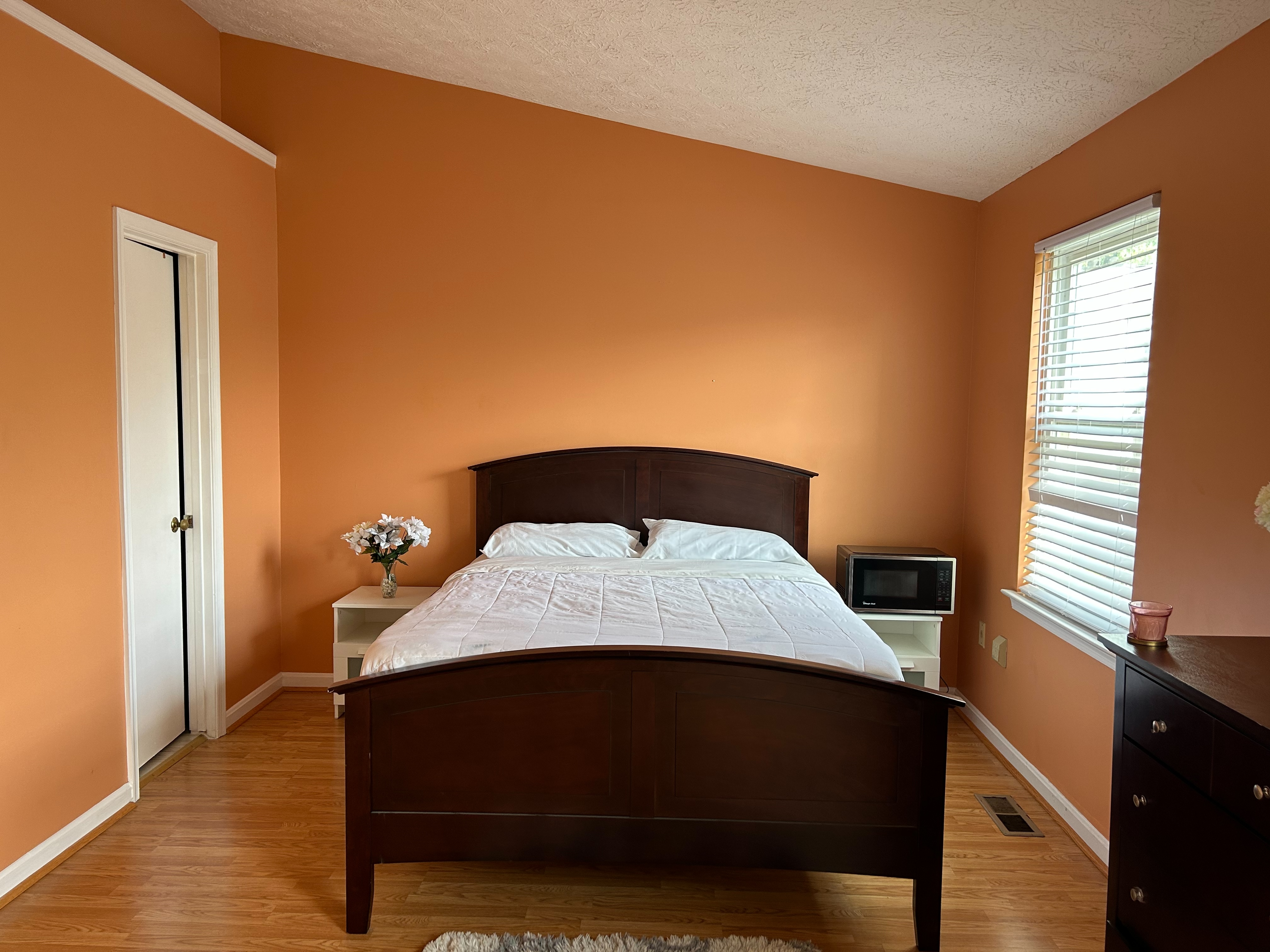 Charming Basement Apartment with Outdoor Deck in Greenbelt, MD - Close to Medical Facilities! Room