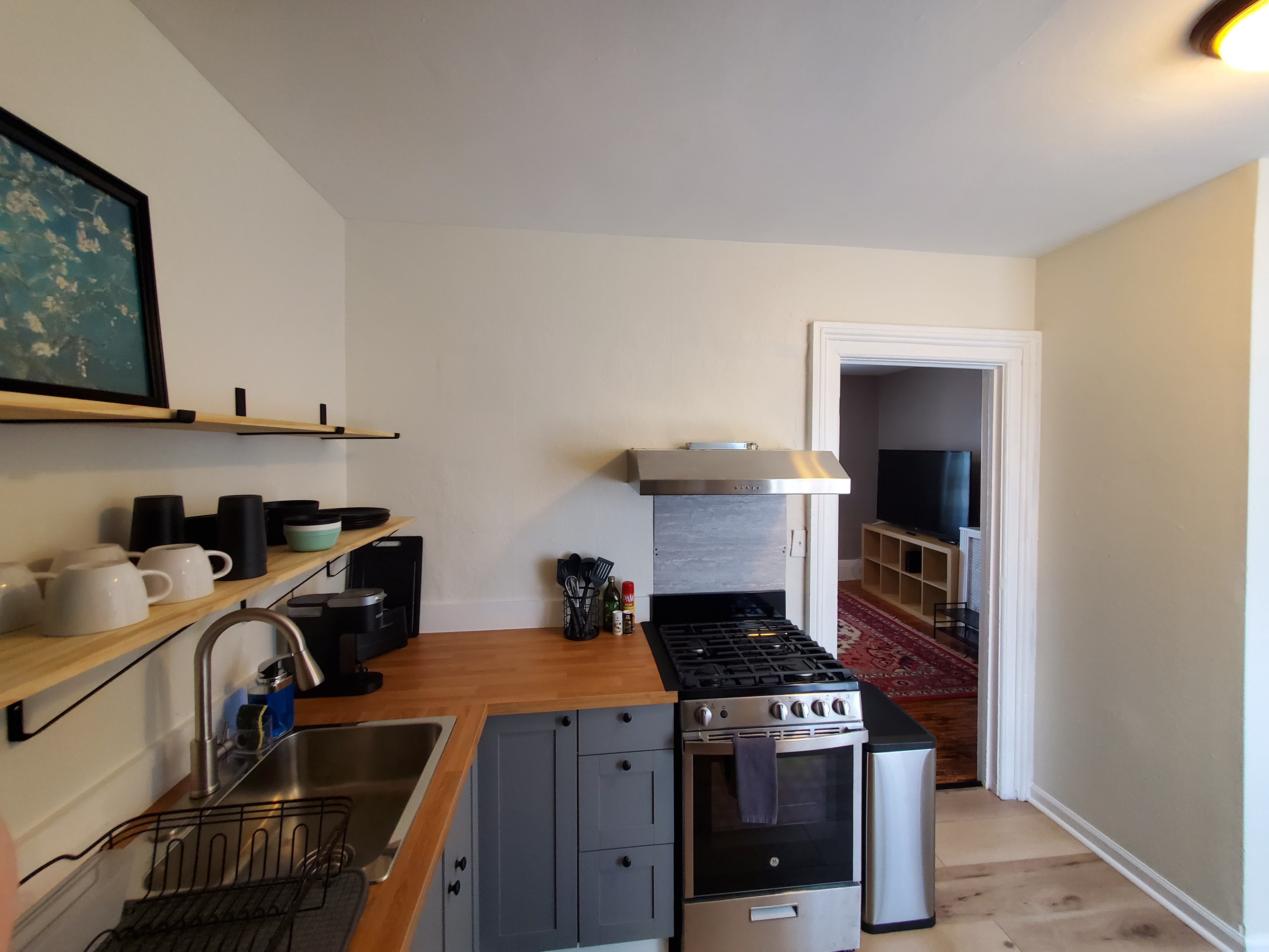 Cozy Apartment in Excellent Downtown Area - Photo 8