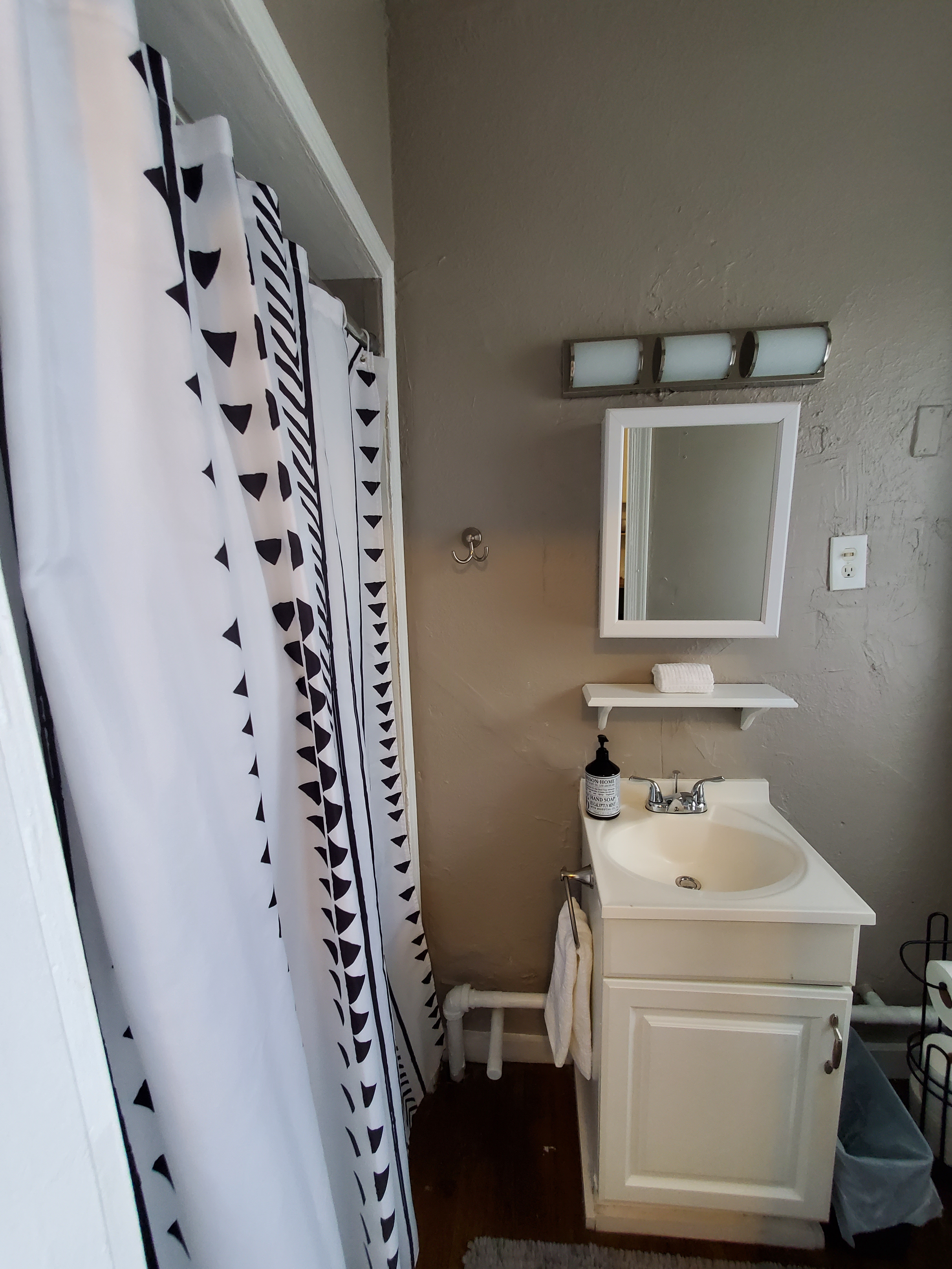 Cozy Apartment in Excellent Downtown Area - Photo 12