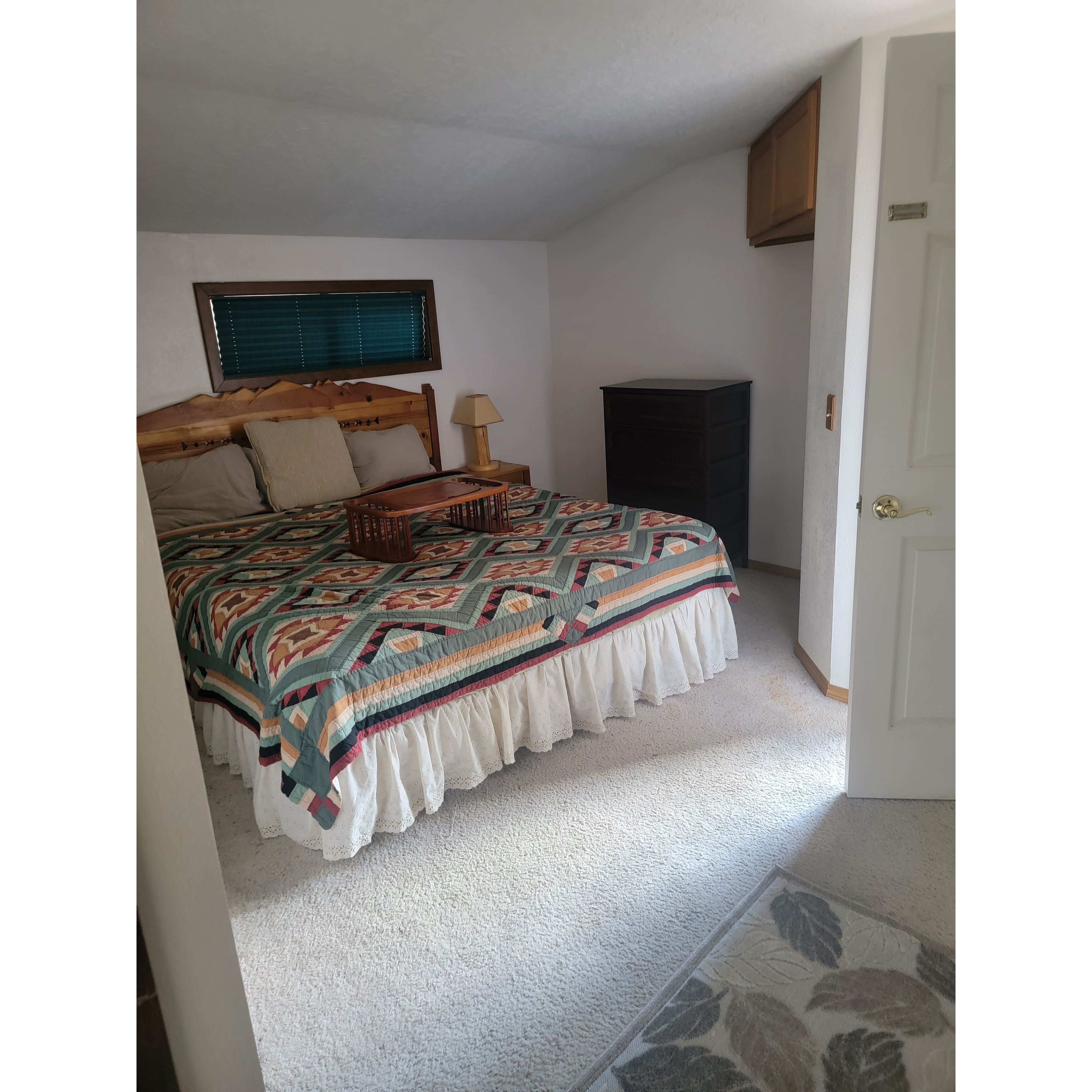 King bed Upstairs 2 room suite with all utilities, 1 BR, 400 sq ft - Photo 5