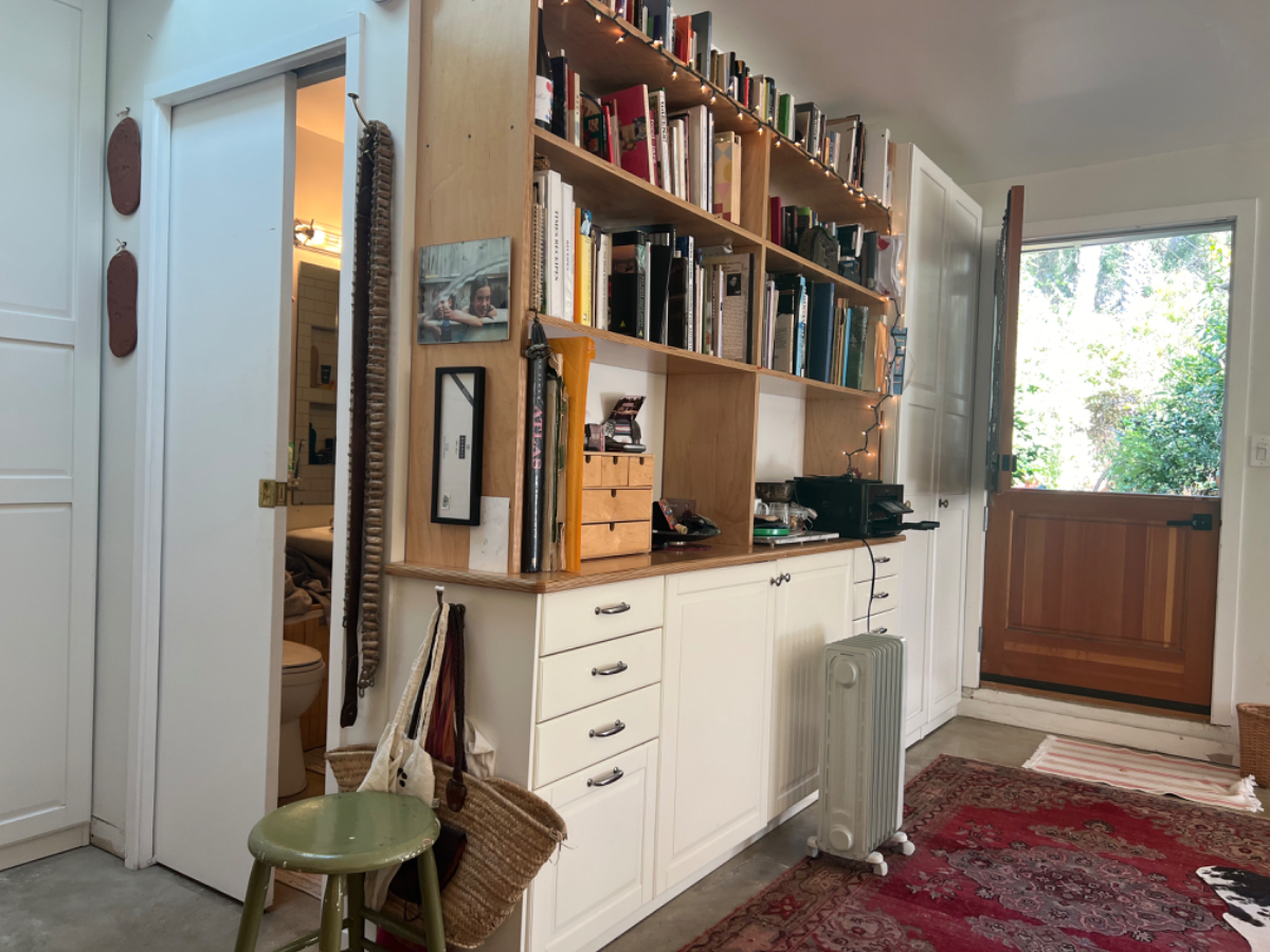 Peaceful studio on the westsdie of Los Angeles: Fully Furnished Studio with private entrance and peaceful outdoor patio! - Photo 5