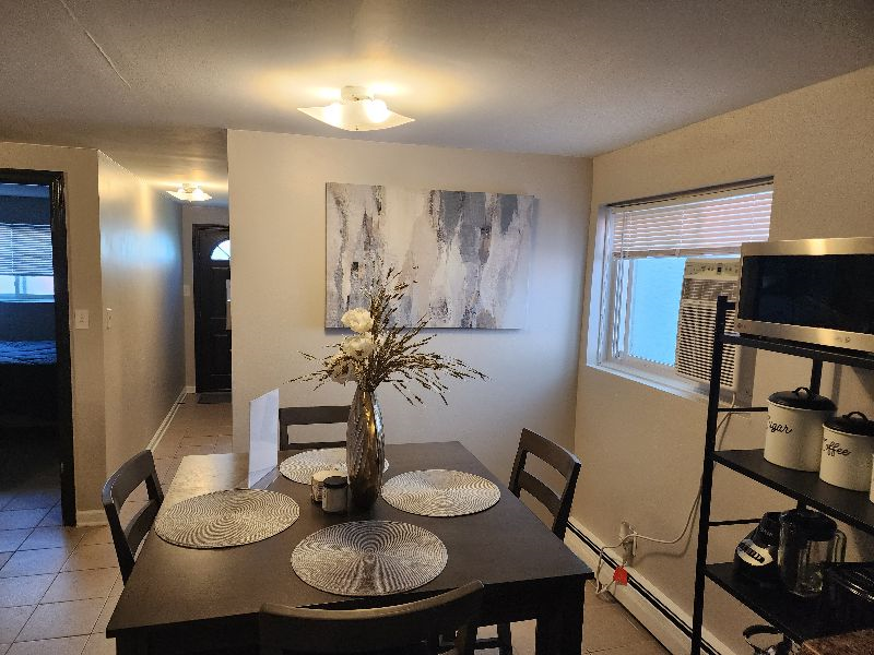 Beautiful two bedroom. With Wash and Fold services included Free - Photo 1