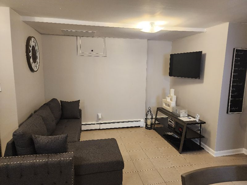 Beautiful two bedroom. With Wash and Fold services included Free - Photo 10