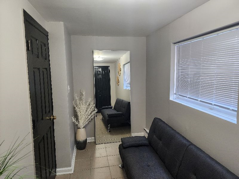 Beautiful two bedroom. With Wash and Fold services included Free - Photo 8