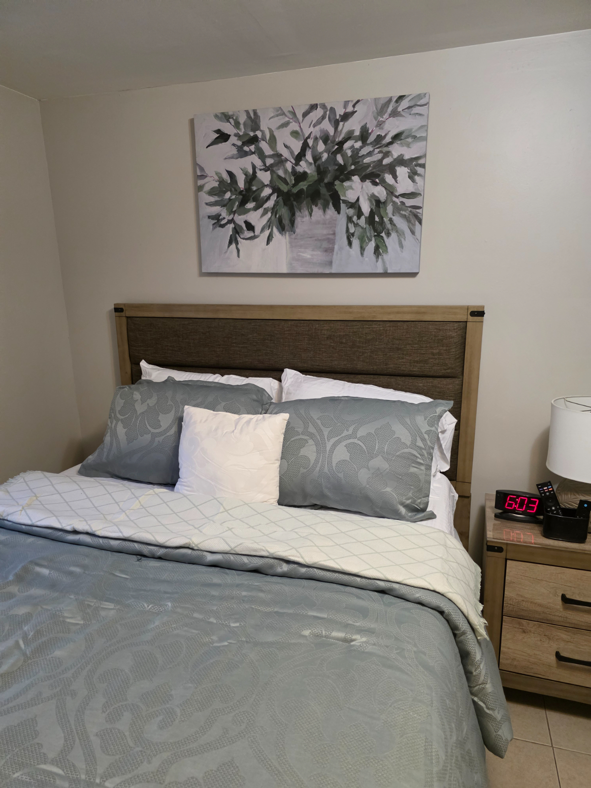 Beautiful two bedroom. With Wash and Fold services included Free - Photo 5