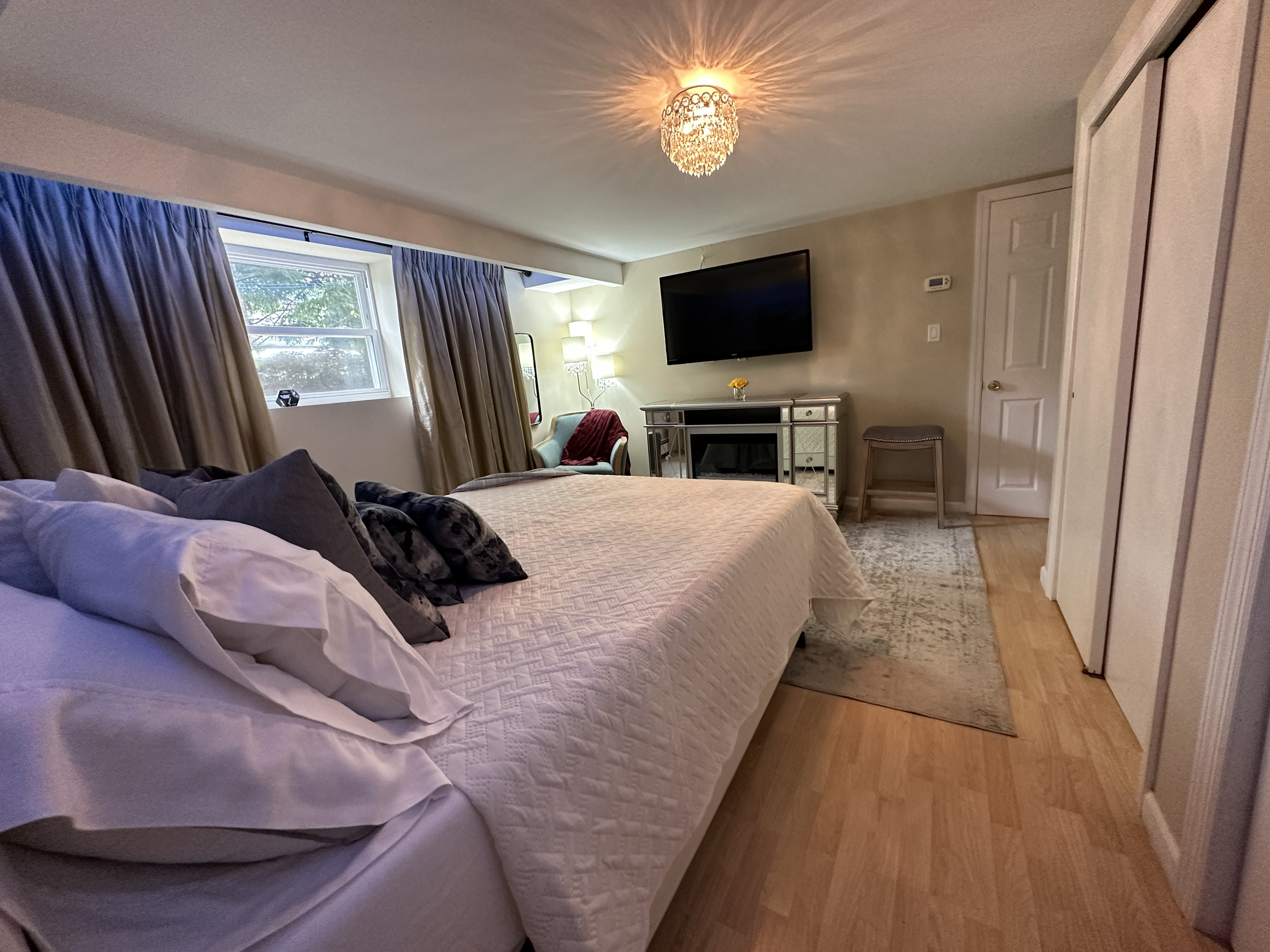 Residential 1 bedroom w beautiful outdoor space, 5 minutes to train station - Photo 3