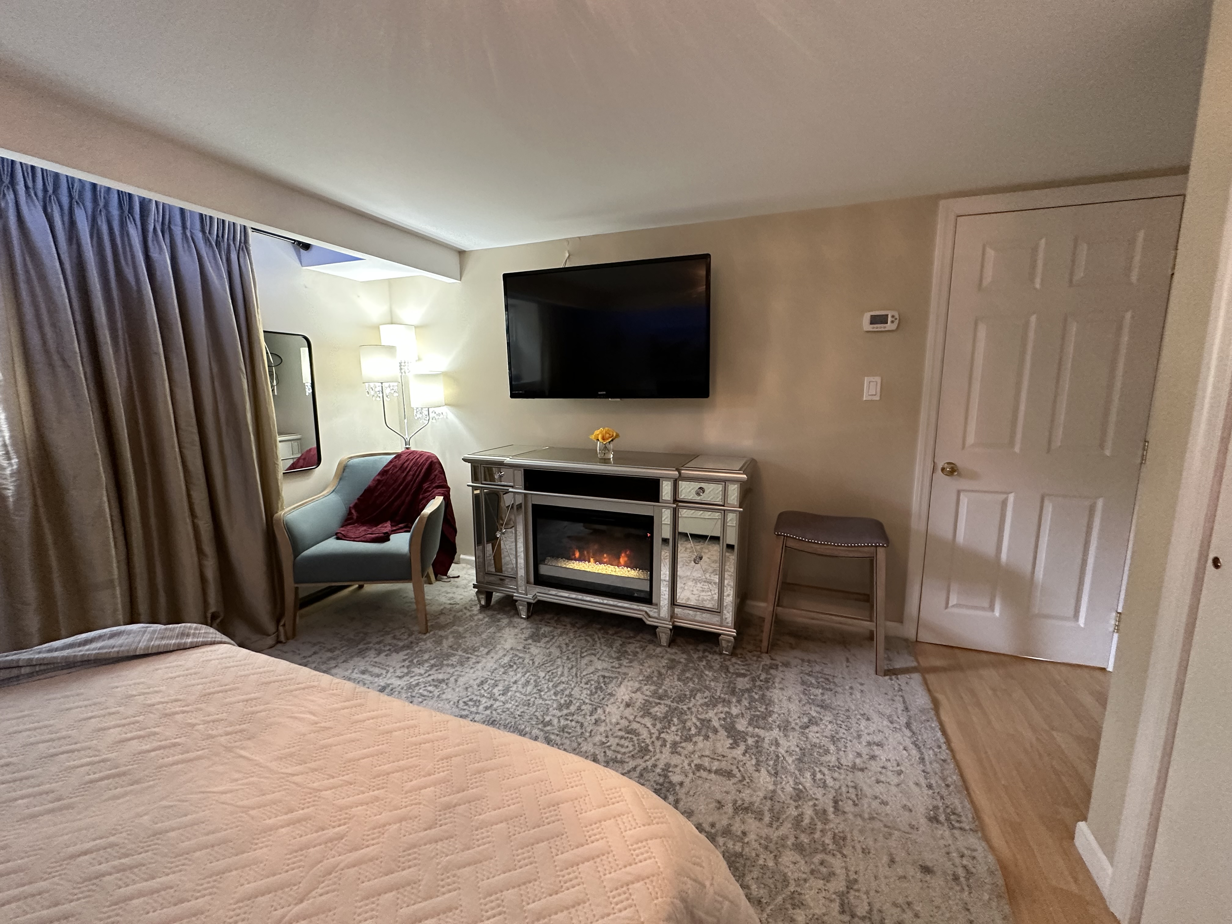 Residential 1 bedroom w beautiful outdoor space, 5 minutes to train station - Photo 5