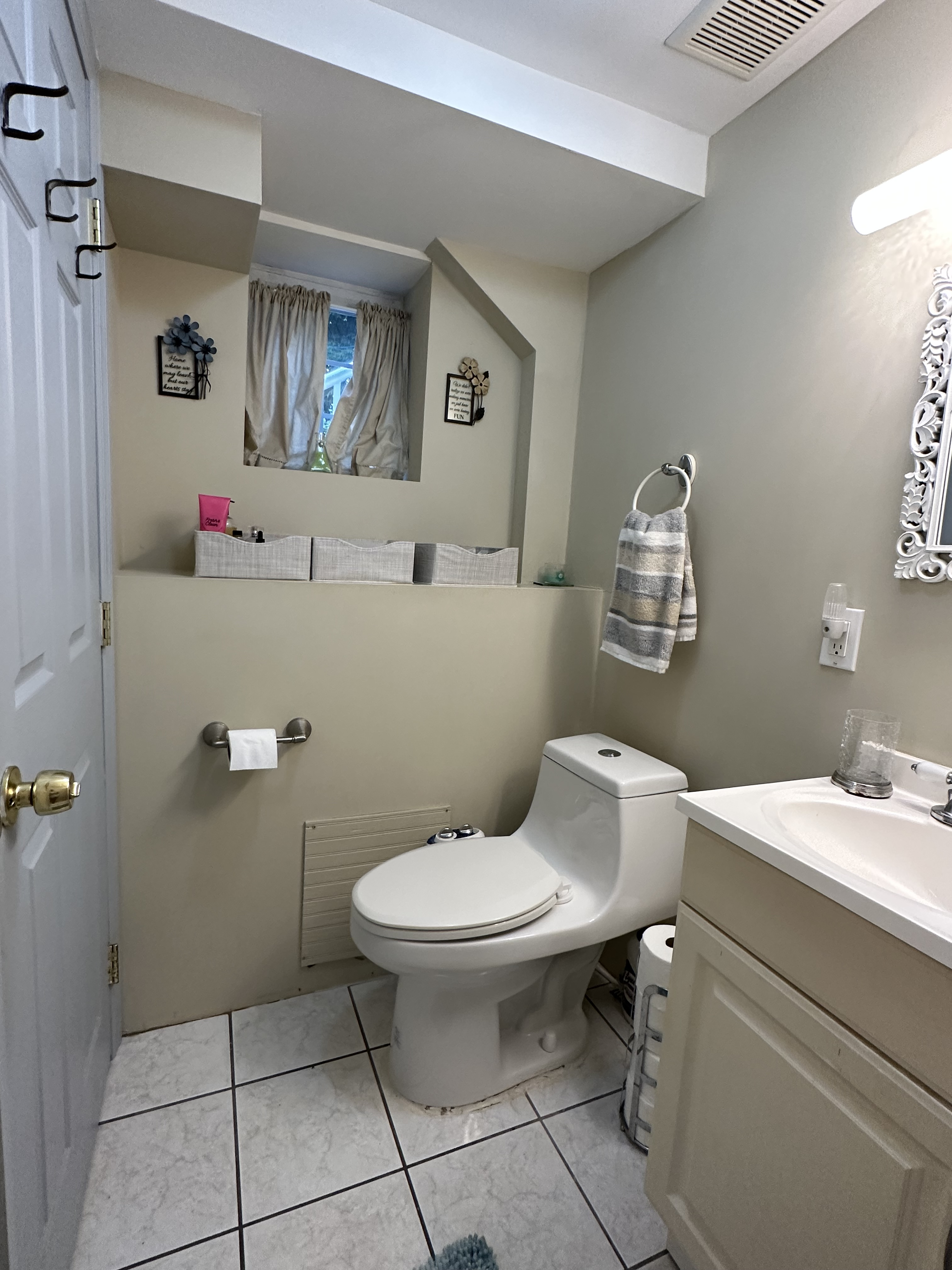 Residential 1 bedroom w beautiful outdoor space, 5 minutes to train station - Photo 7