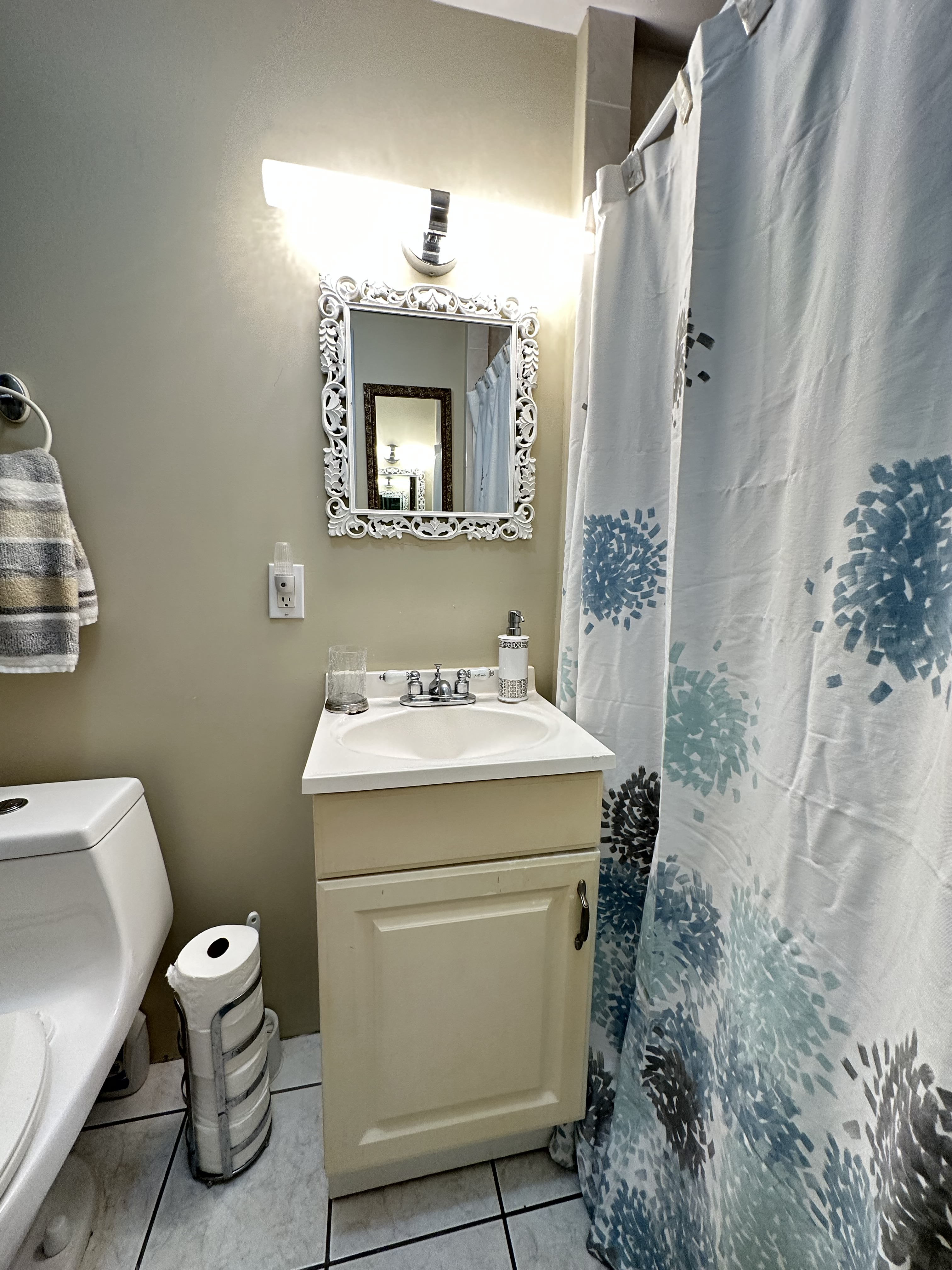 Residential 1 bedroom w beautiful outdoor space, 5 minutes to train station - Photo 10