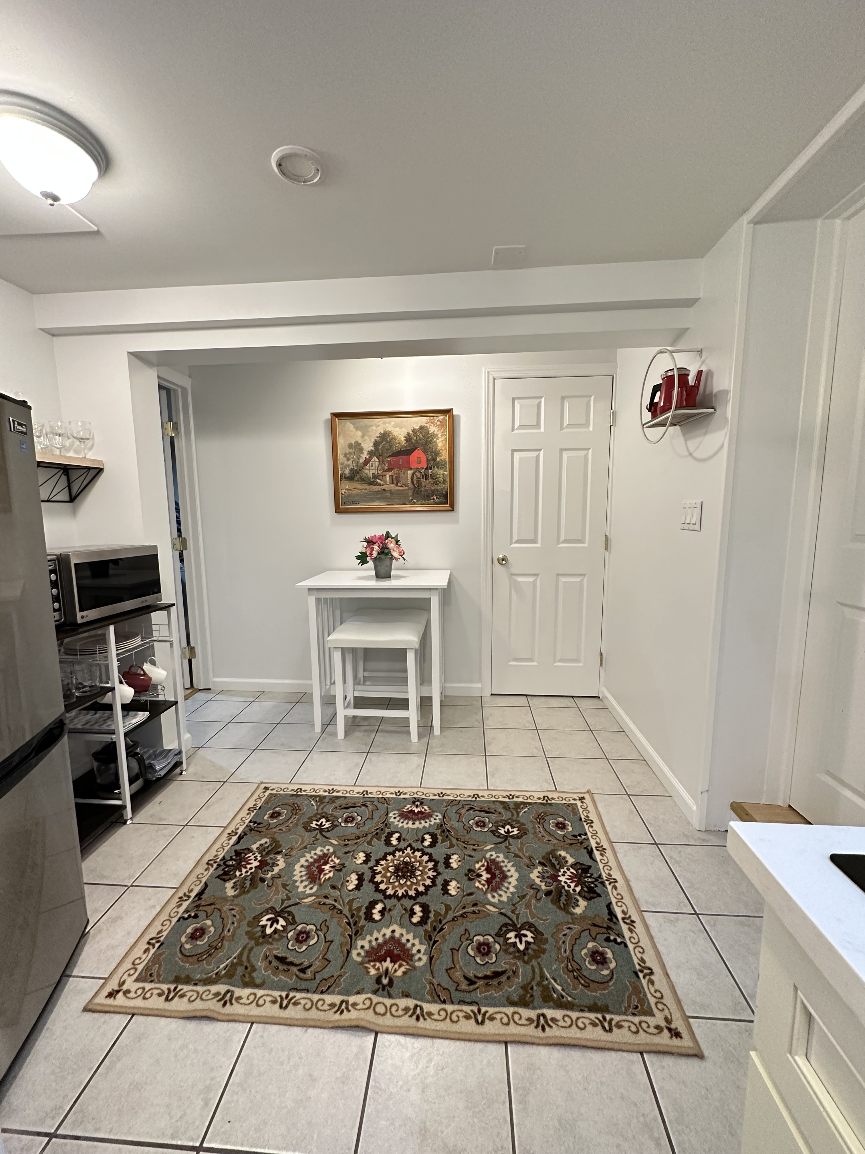 Residential 1 bedroom w beautiful outdoor space, 5 minutes to train station - Photo 12
