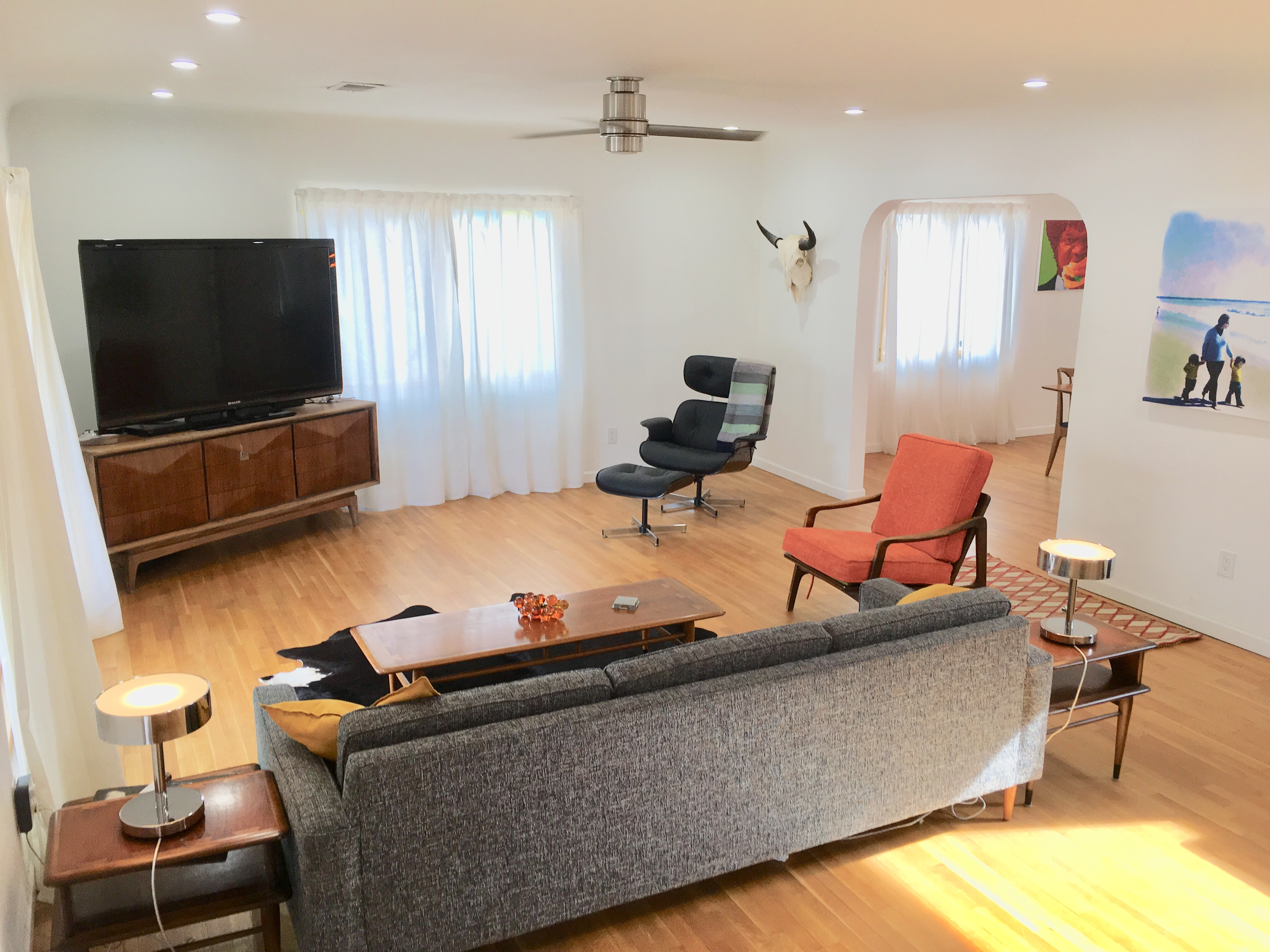Mid-Century Country Club Home - Photo 3