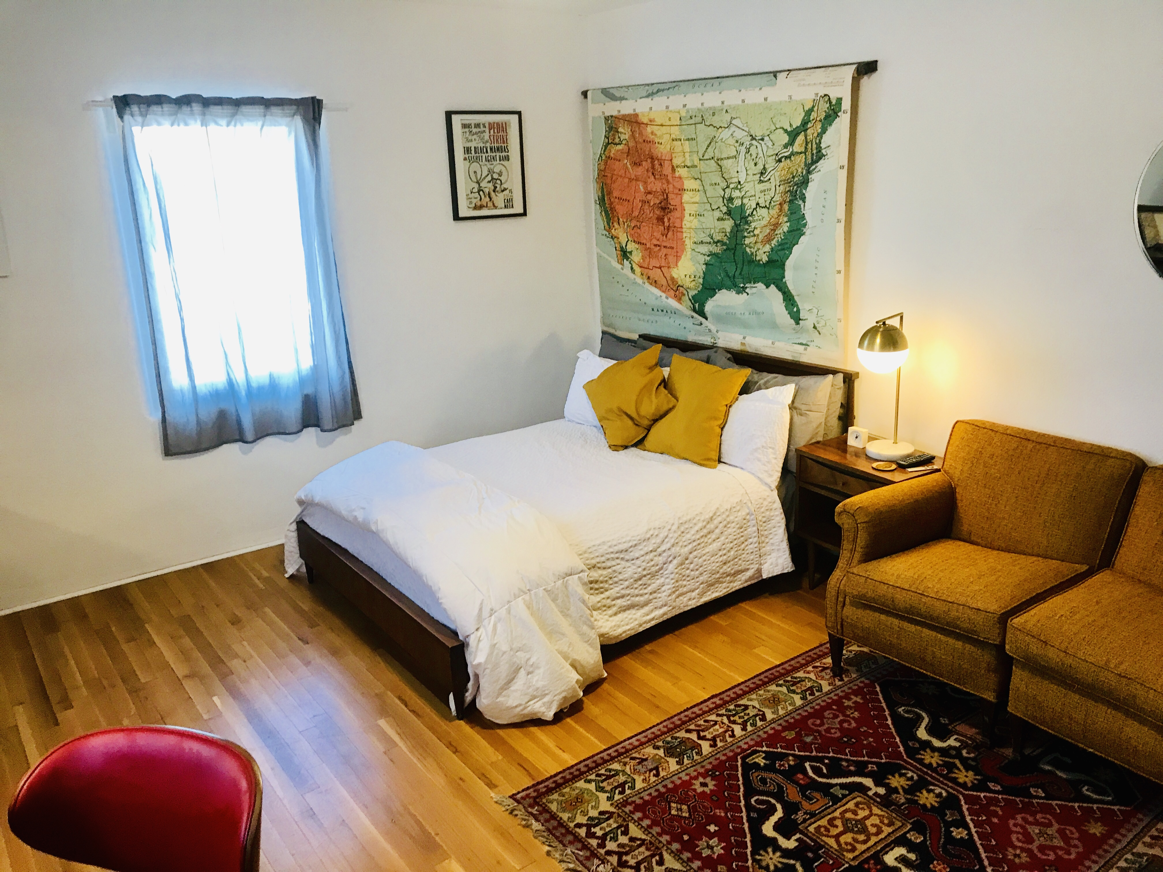 Mid-Century Country Club Home - Photo 10