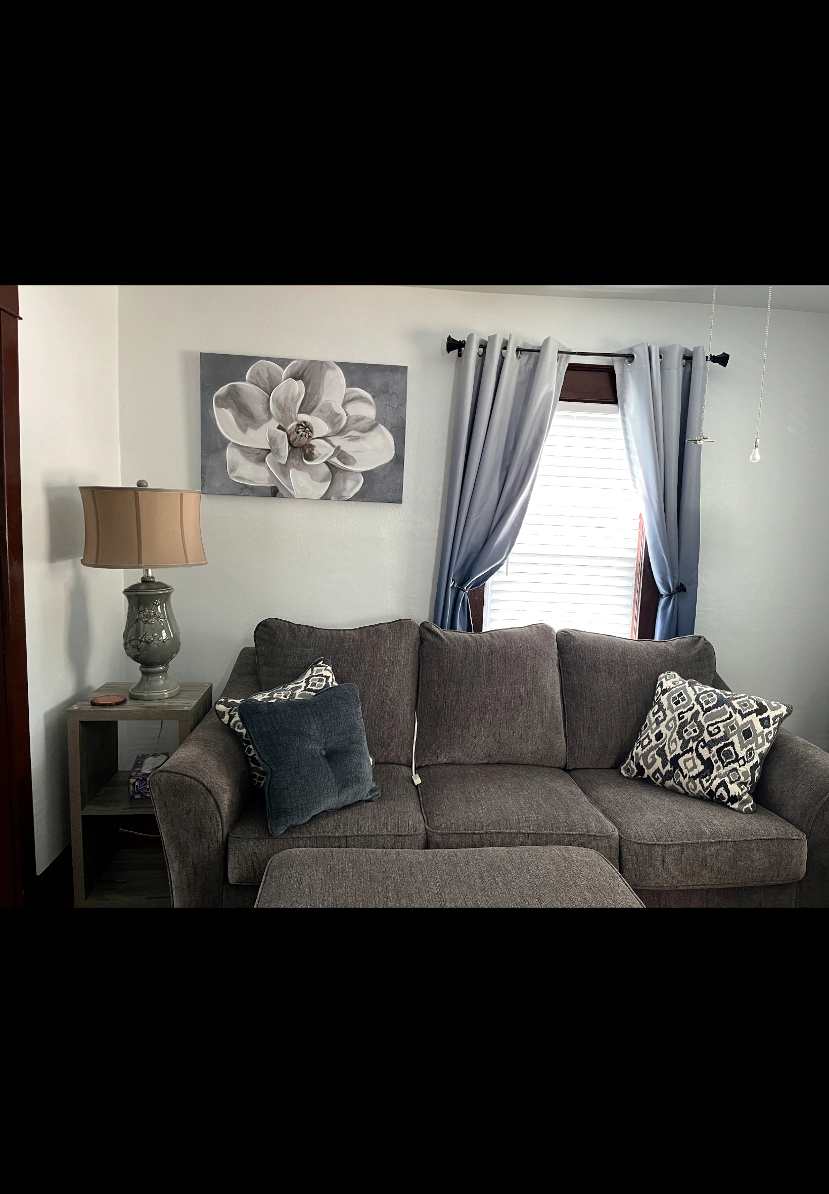 Evergreen Manor - Photo 2