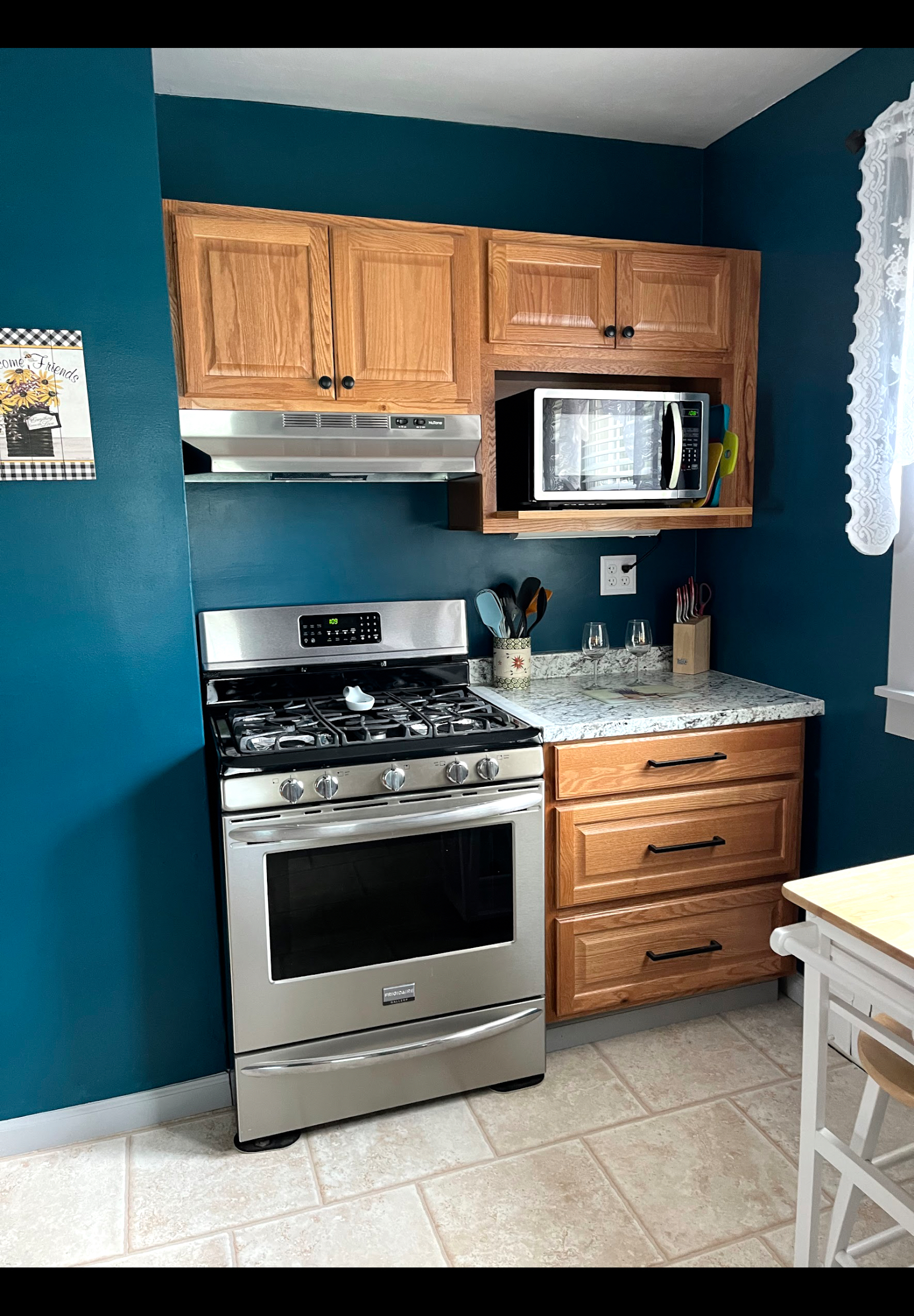 Evergreen Manor - Photo 4