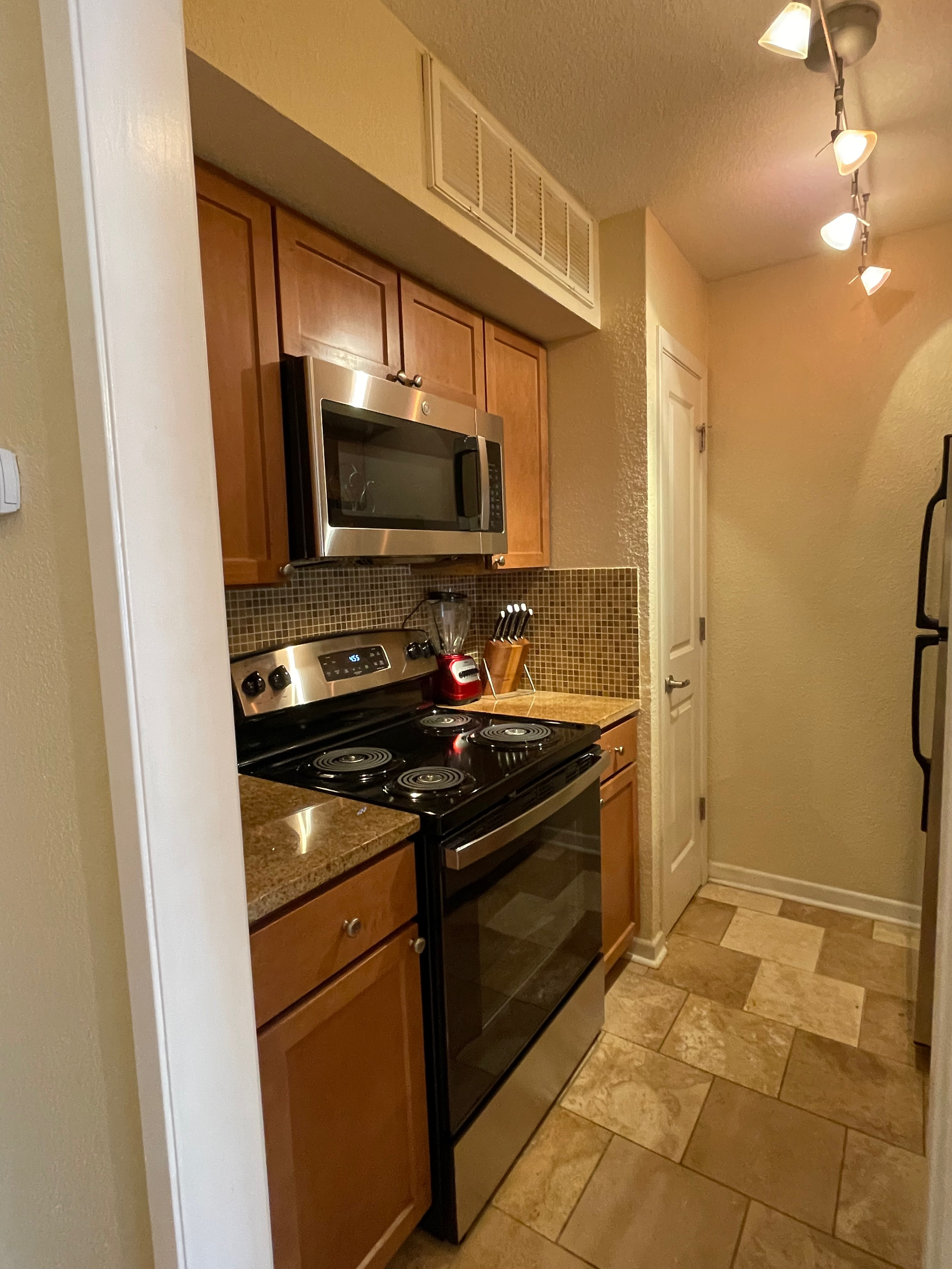 Cute 1 bedroom in Prime South Austin location - Photo 1