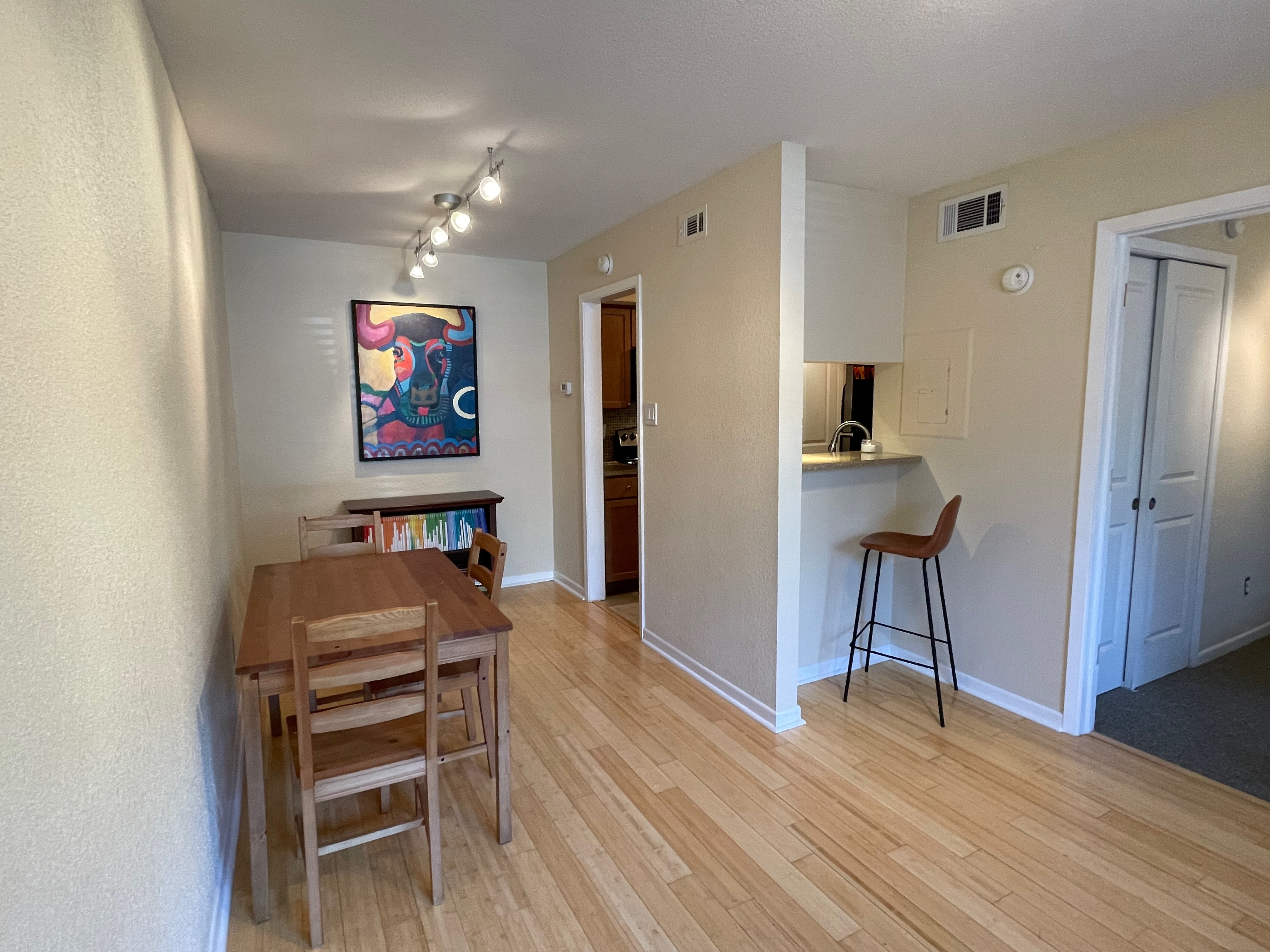 Cute 1 bedroom in Prime South Austin location - Photo 3