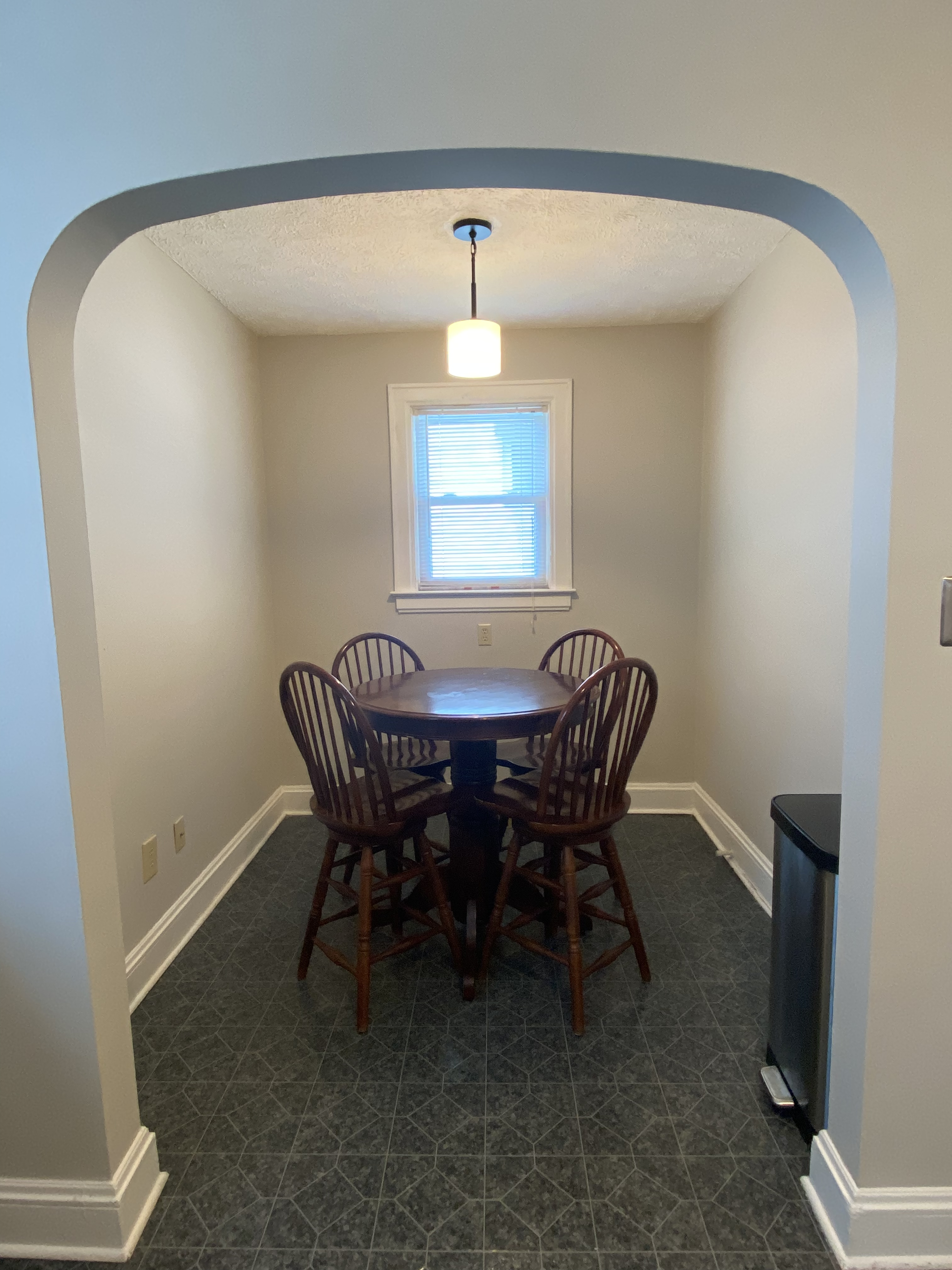 Pet friendly, Cozy 2 Bedroom Home with 2 Car Garage - Photo 8