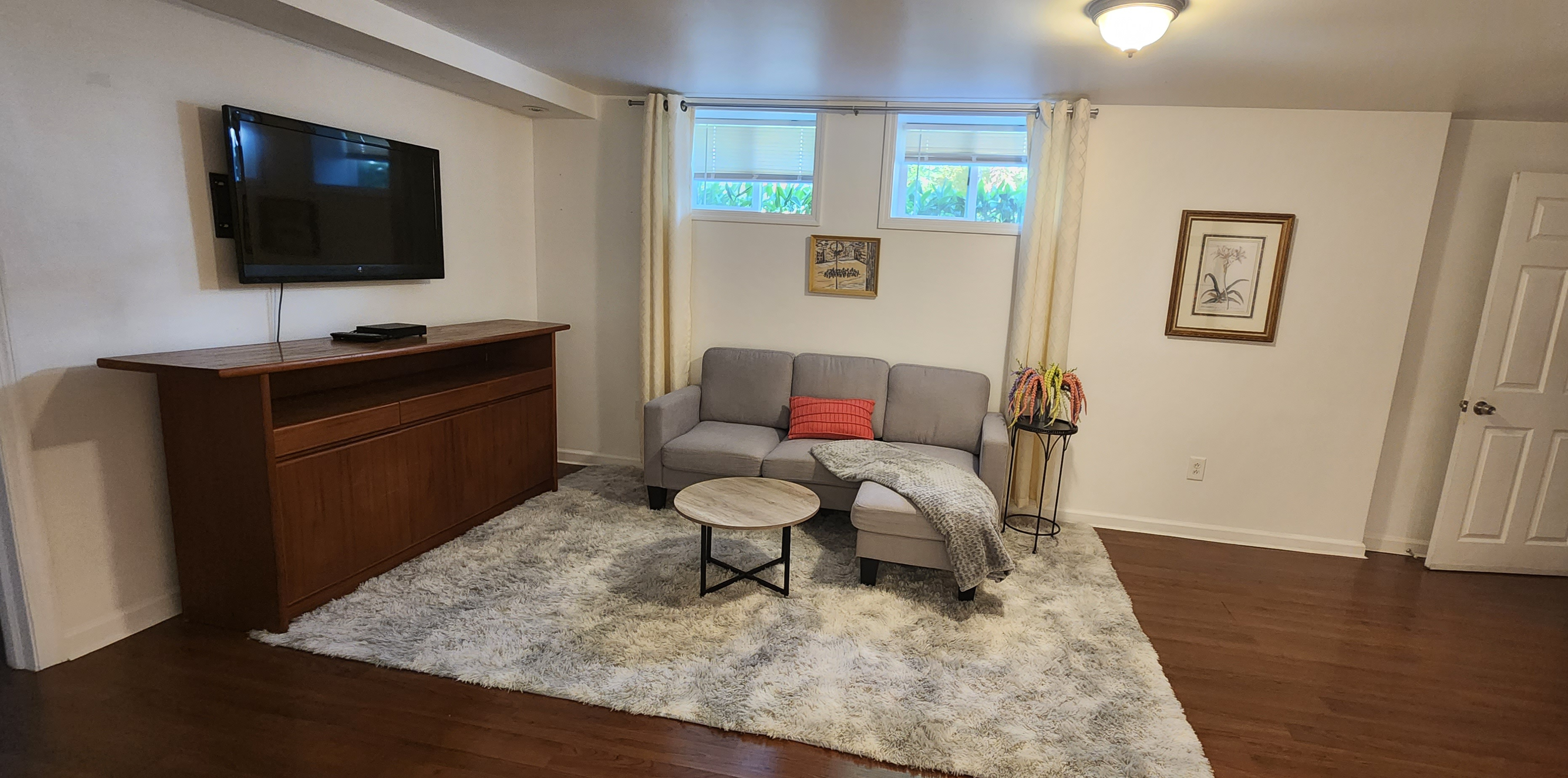 Quiet Saratoga Bungalow Garden Apt just steps away from Everything - Photo 3