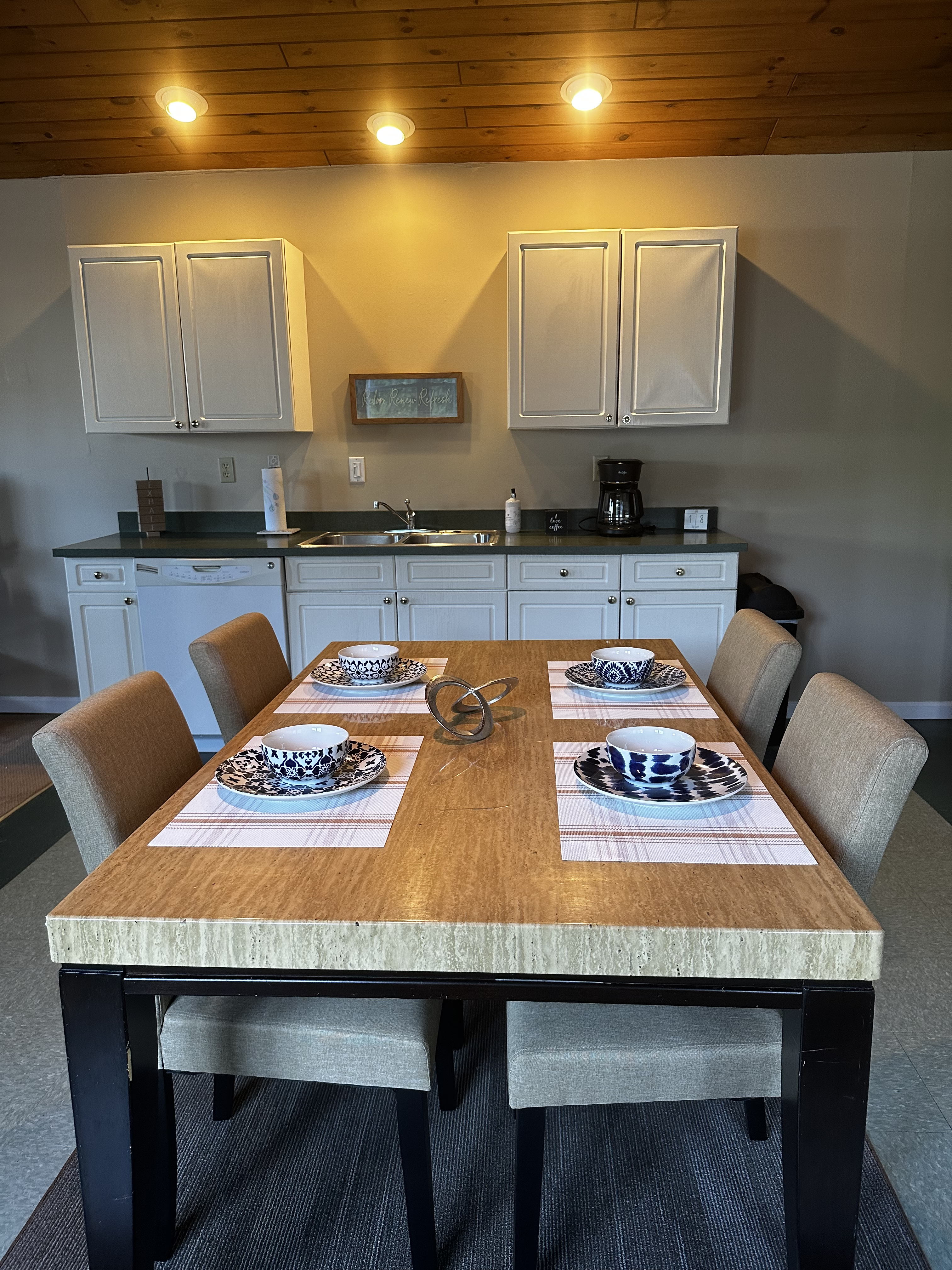 Room available in a two bedroom apartment - Photo 2