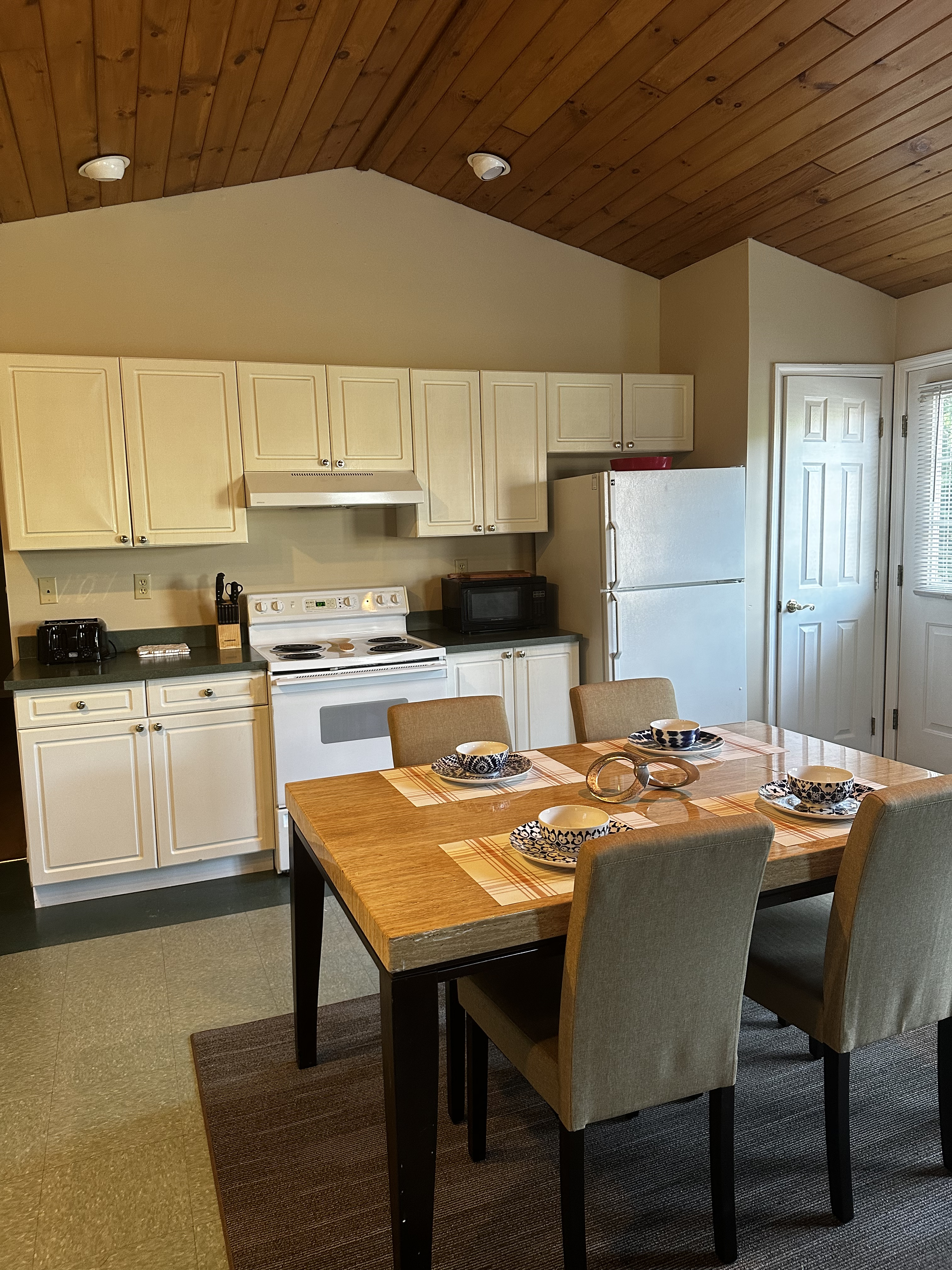 Room available in a two bedroom apartment - Photo 3