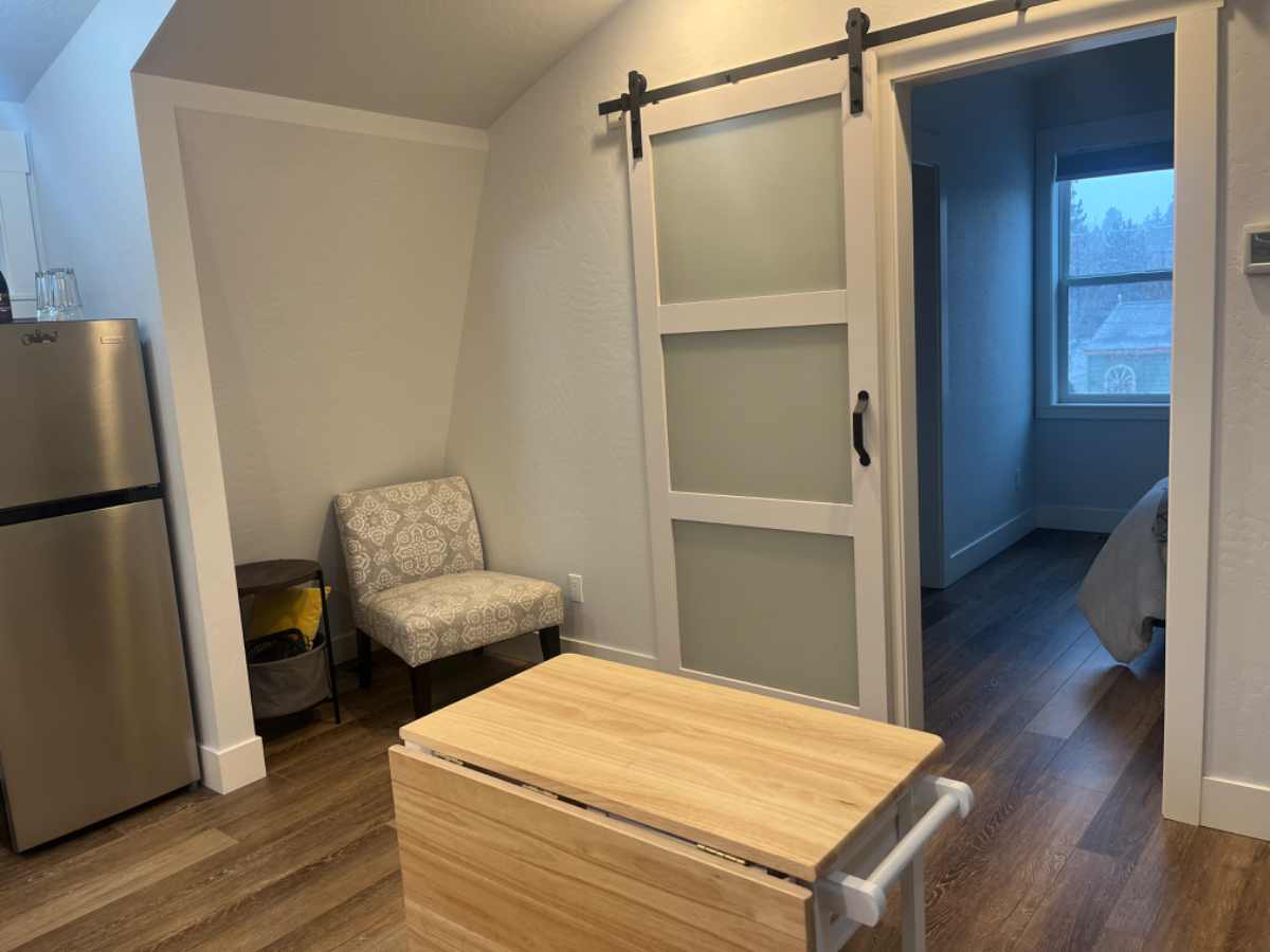 Private 1-Bedroom Apartment - Photo 6