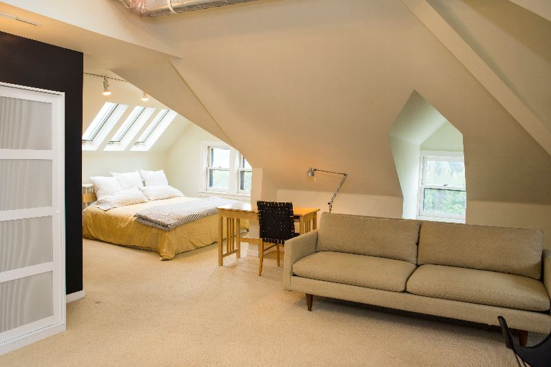 Spacious Modern Apartment in Historic Neighborhood