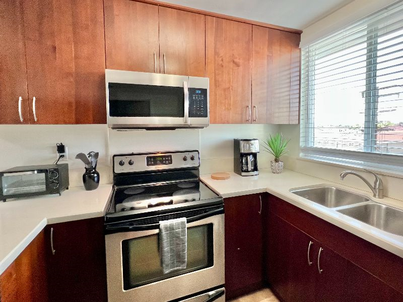 North Park 2 Br/1 Ba, Pets w/owner o.k. - Offstreet Parking & Laundry - Photo 3