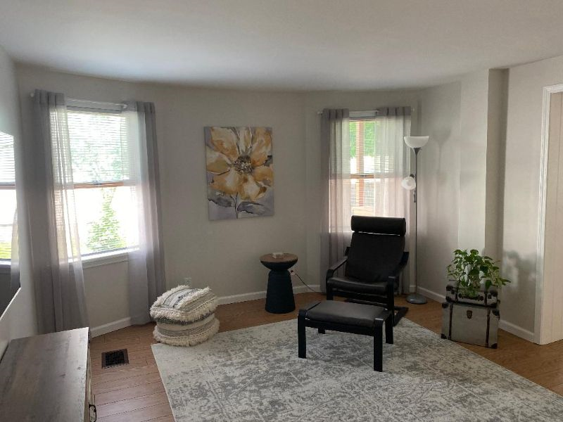 Fully Furnished 2-Bedroom Apartment in Quiet Watertown Neighborhood - Walking distance to Hospital! - Photo 3
