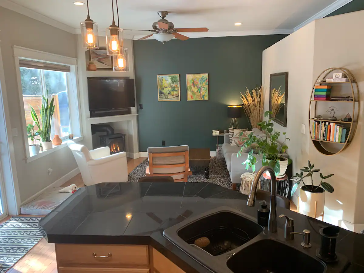 Bright/Quiet/Cozy w/ hot tub & huge fenced yard - Photo 1