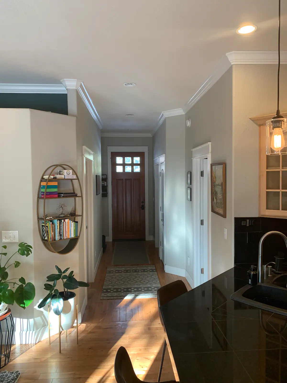 Bright/Quiet/Cozy w/ hot tub & huge fenced yard - Photo 6