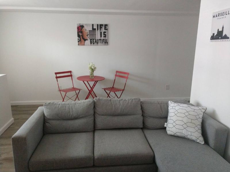 Bright Modern Queens Apartment - Photo 6