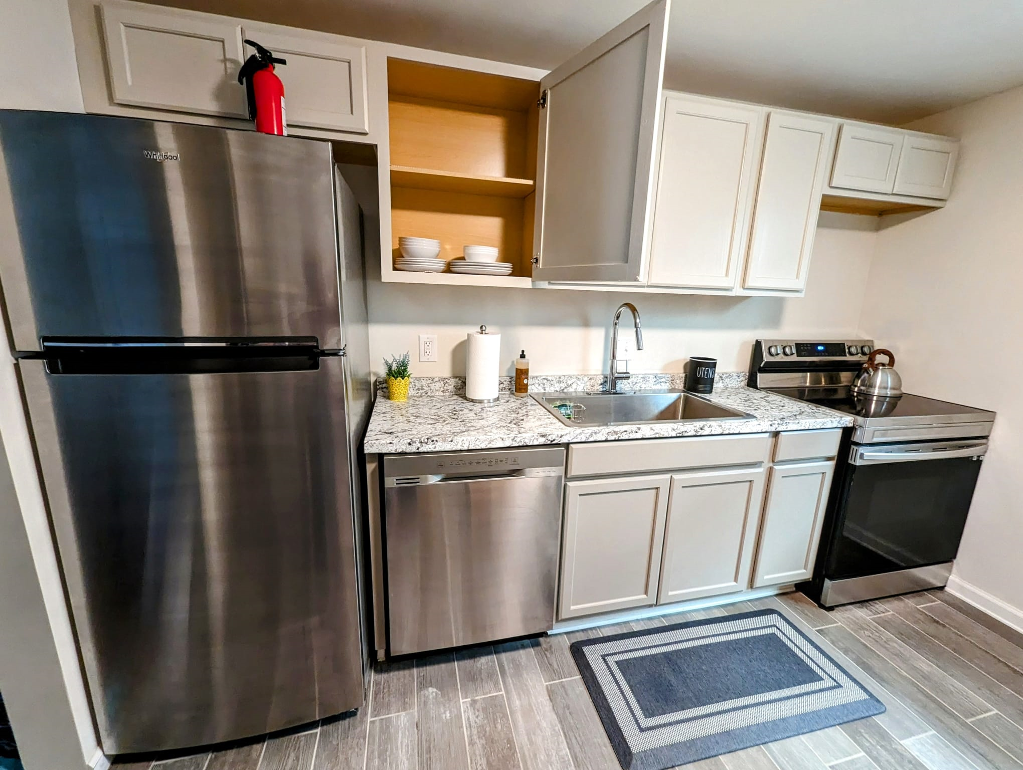 Designer New Unit Near Hospitals/University - Photo 8