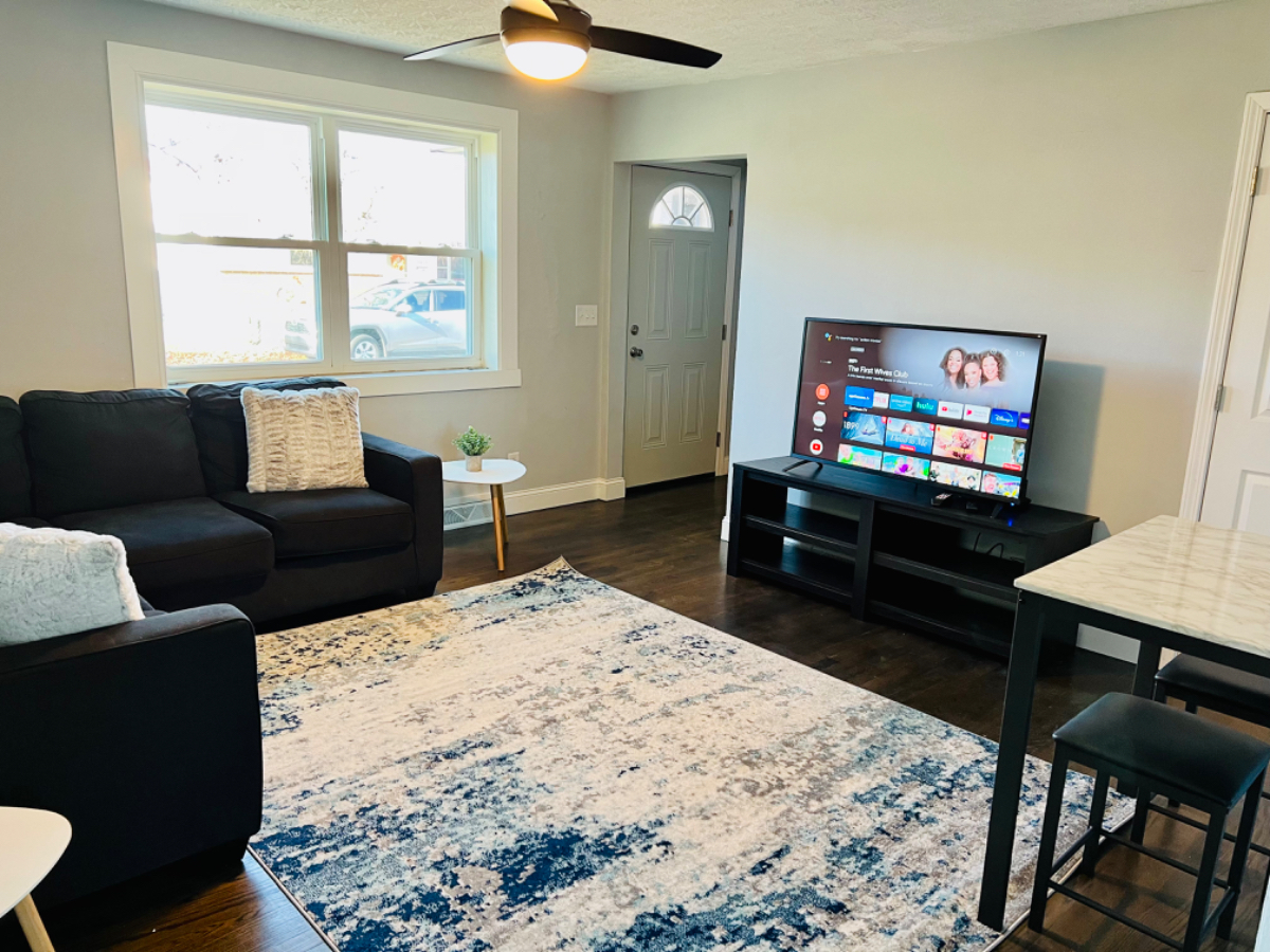 Cozy remodeled 2 Bedroom apartment in a quiet neighborhood - Photo 4