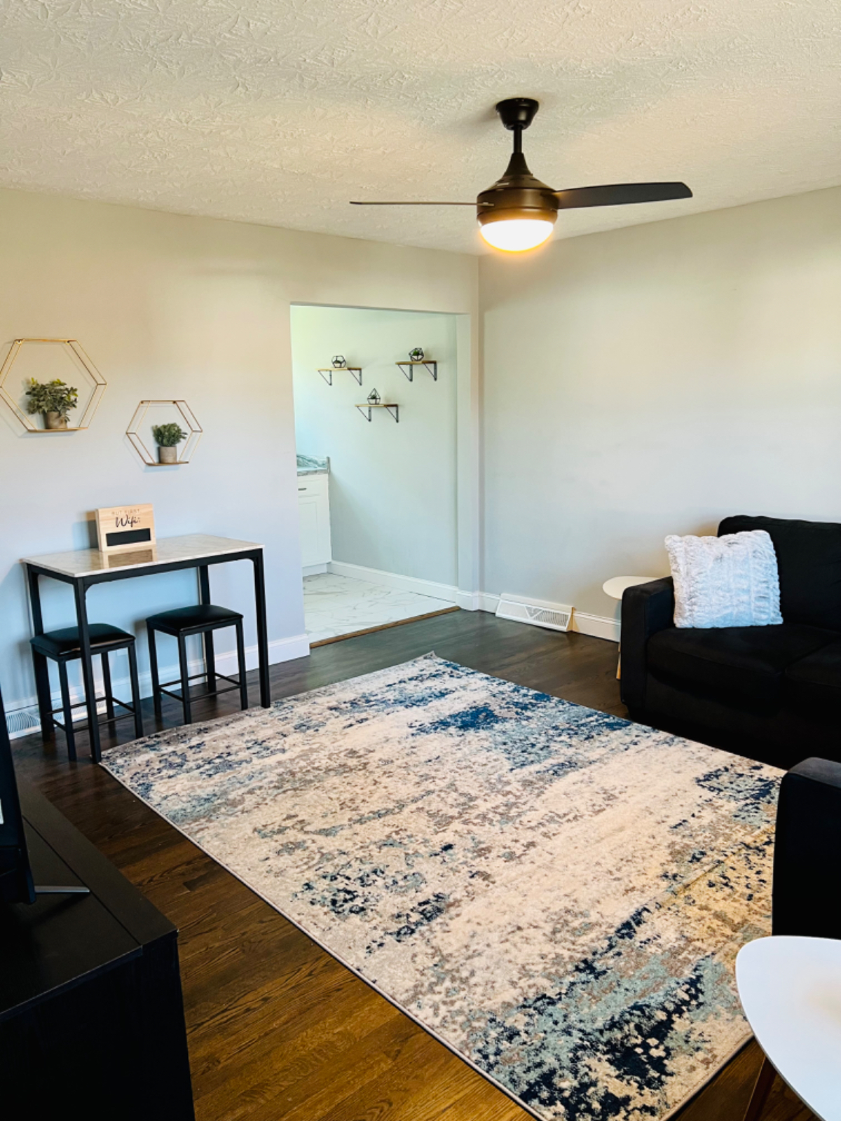 Cozy remodeled 2 Bedroom apartment in a quiet neighborhood - Photo 5