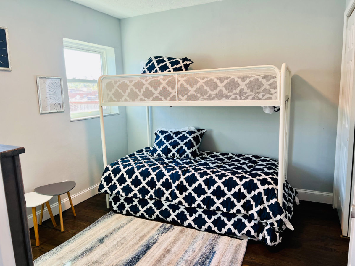 Cozy remodeled 2 Bedroom apartment in a quiet neighborhood - Photo 11