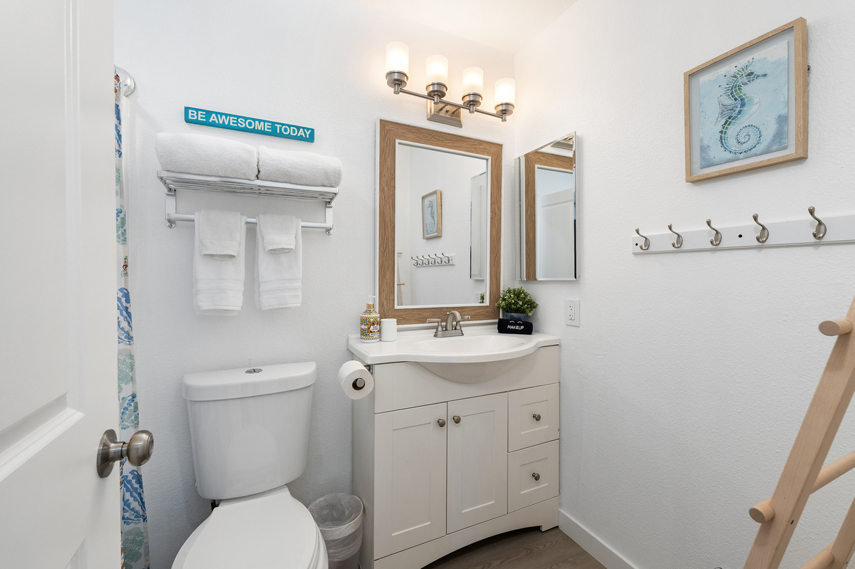 Pacific Beach Spacious 2 Bed 2 Bath PLUS Loft - Photo 6