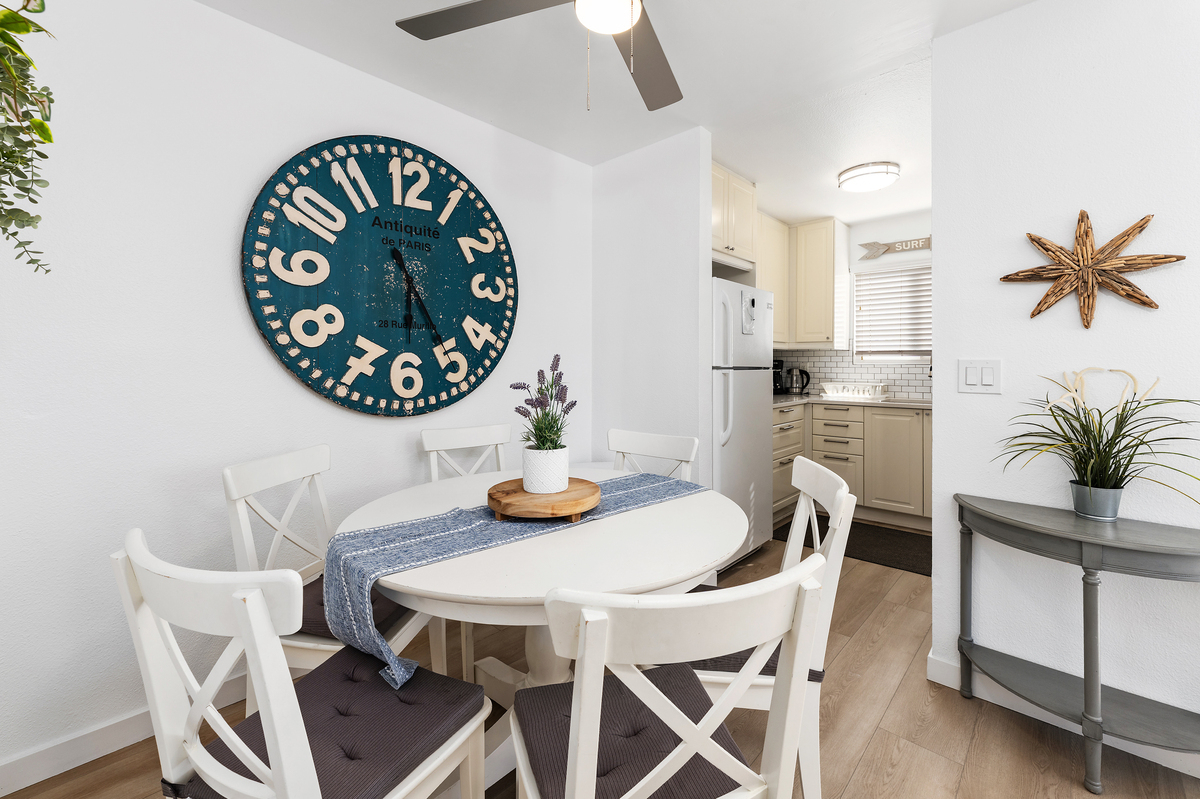 Pacific Beach Spacious 2 Bed 2 Bath PLUS Loft - Photo 4